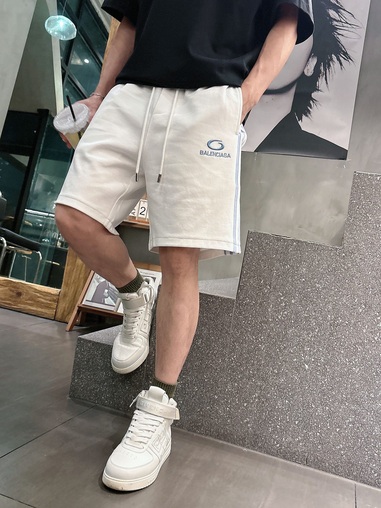 巴黎世家  三标齐全    2026夏季新款男士休闲短裤，高级定制面料透气面料 透气弹力舒适度极高，细节