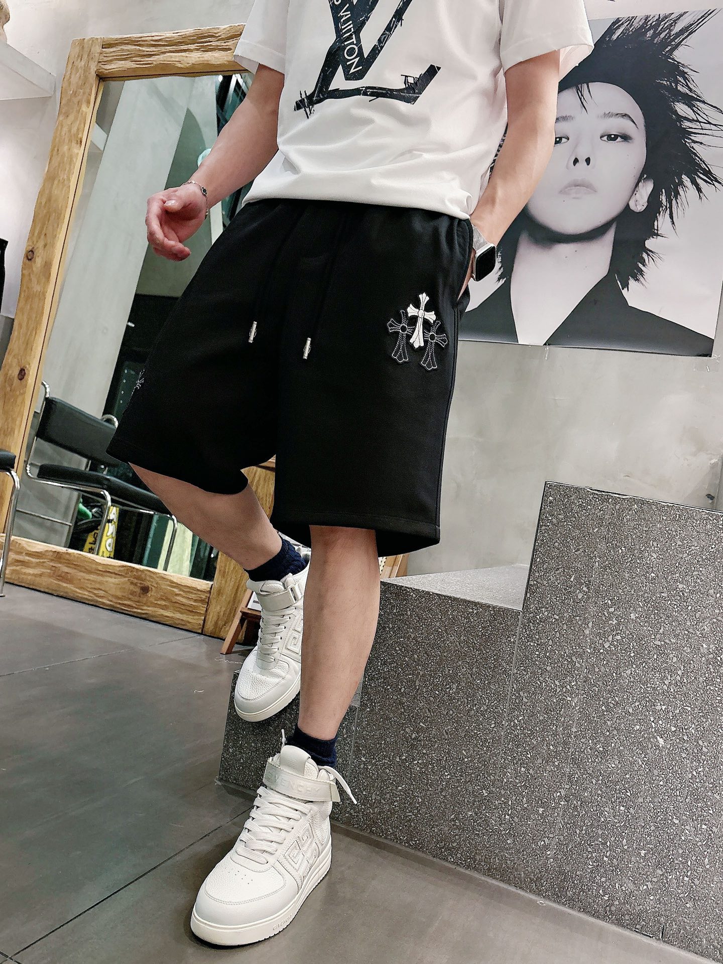 NO:844133,Croxin three-standard complete 2026 new summer men's casual shorts, advanced custom-made breathable fabrics, extremely breathable, elastic and comfortable, impeccable details, top-grade accessories, original logo design concept, delicate and soft feel!  The upper body fit is awesome!  Sizes M-XXXL, please state your height and weight when ordering,,chrome hearts,shorts,19860909克罗心 三标齐全 2026夏季新款男士休闲短裤,高级定制面料透气面料 透气弹力舒适度极高,细节无可挑剔,顶级辅料配备,原版logo设计理念,手感细腻柔软！上身版型超赞！尺码M-XXXL下单报身高体重,,chrome hearts,shorts,,Men's clothing
