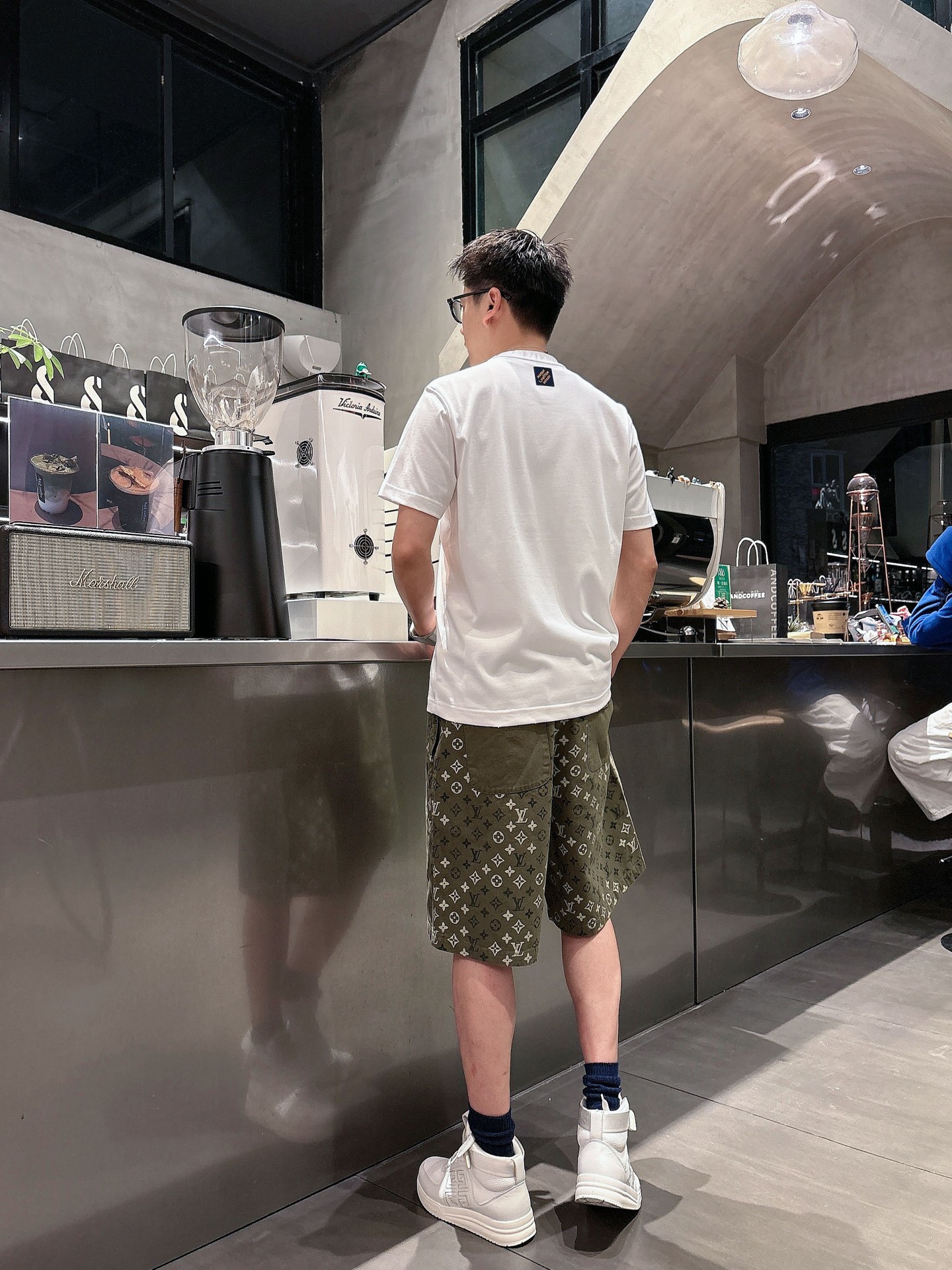 LV  三标齐全    2026夏季新款男士休闲短裤，高级定制面料透气面料 透气弹力舒适度极高，细节无可