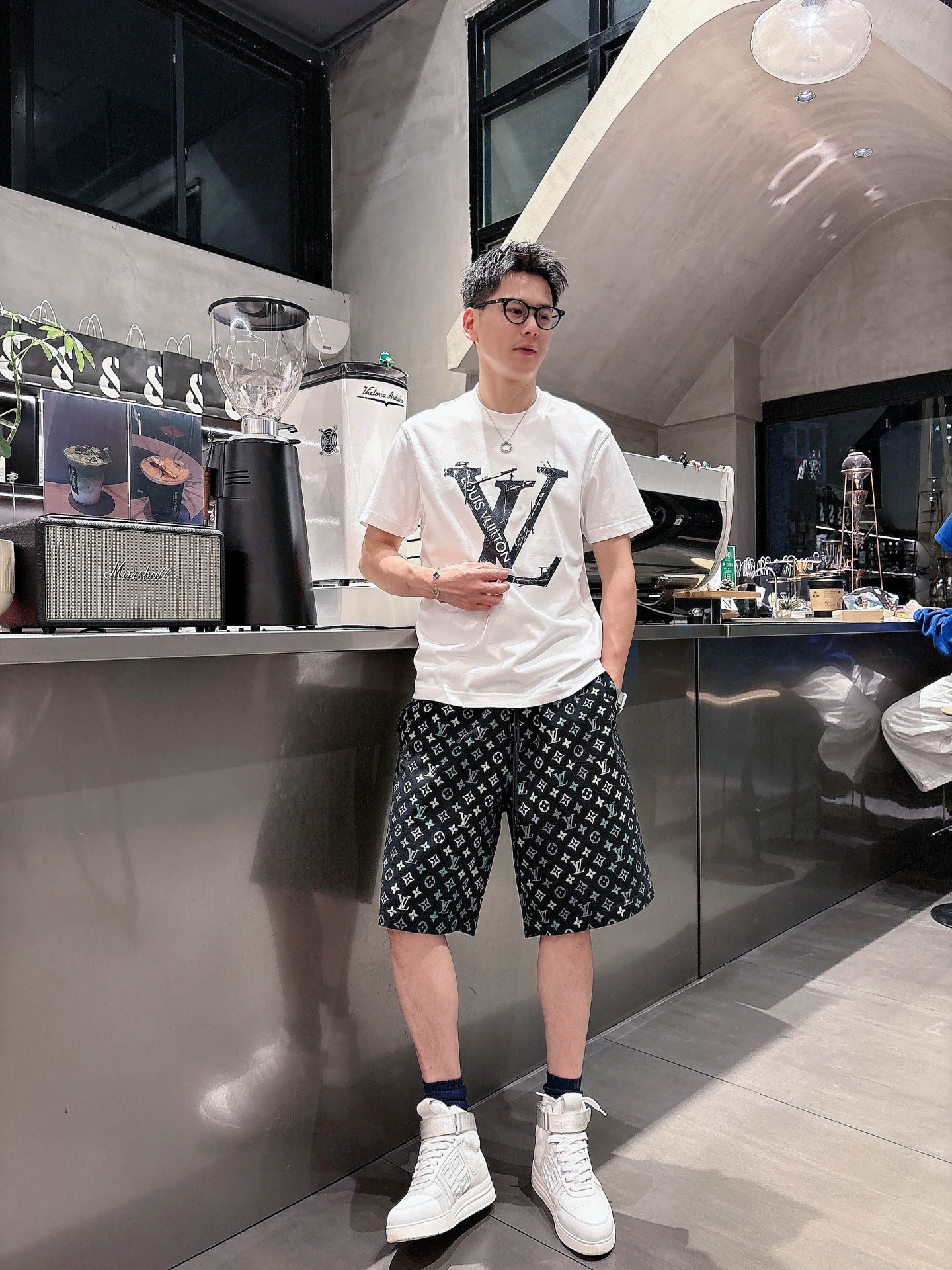 LV  三标齐全    2026夏季新款男士休闲短裤，高级定制面料透气面料 透气弹力舒适度极高，细节无可
