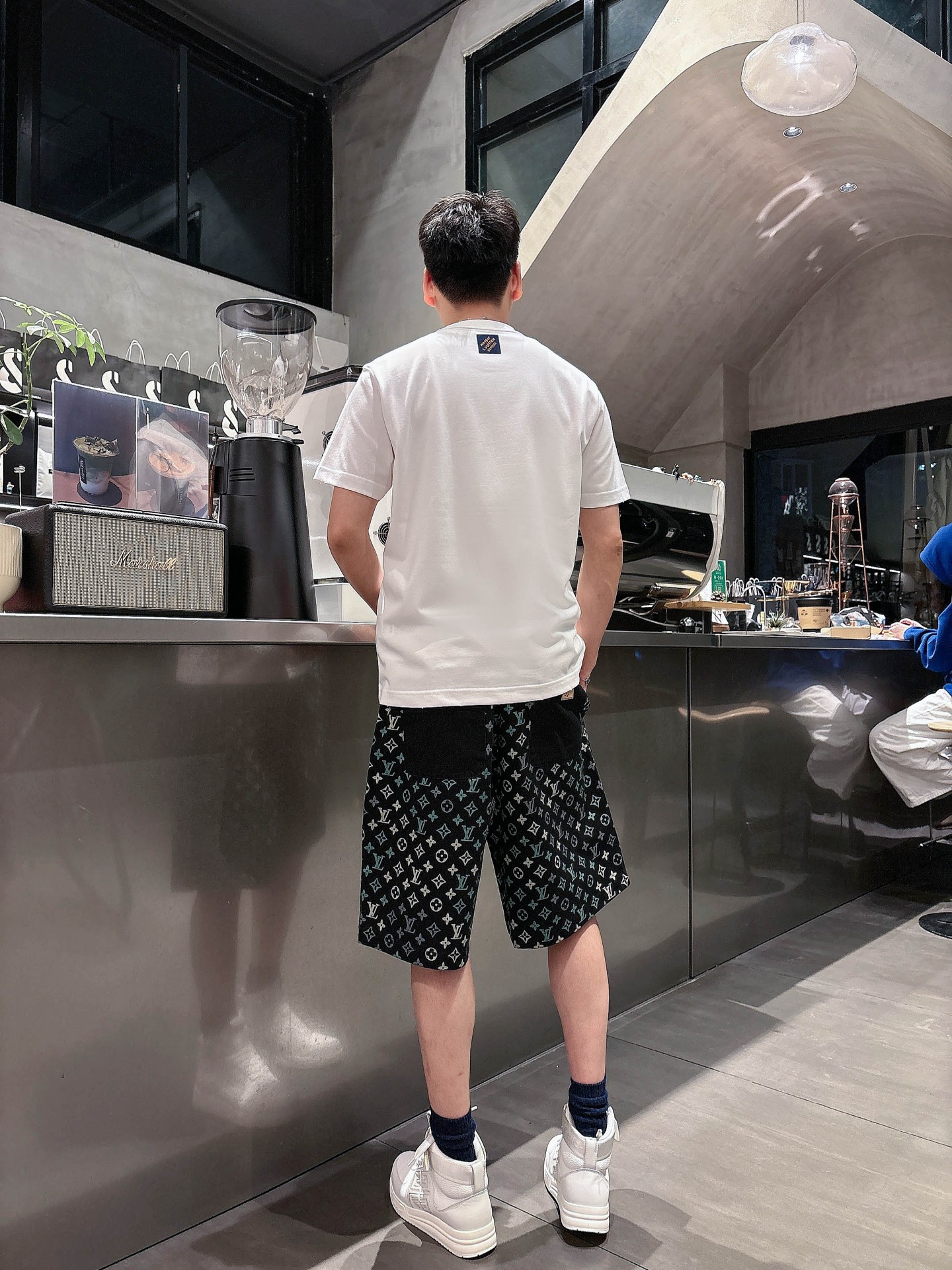 LV  三标齐全    2026夏季新款男士休闲短裤，高级定制面料透气面料 透气弹力舒适度极高，细节无可