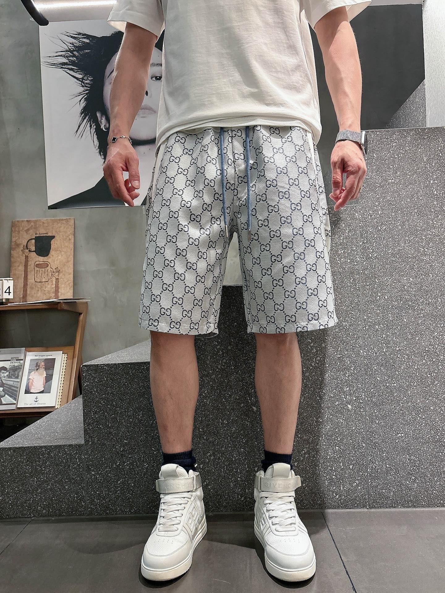 古奇  三标齐全    2026夏季新款男士休闲短裤，高级定制面料透气面料 透气弹力舒适度极高，细节无可
