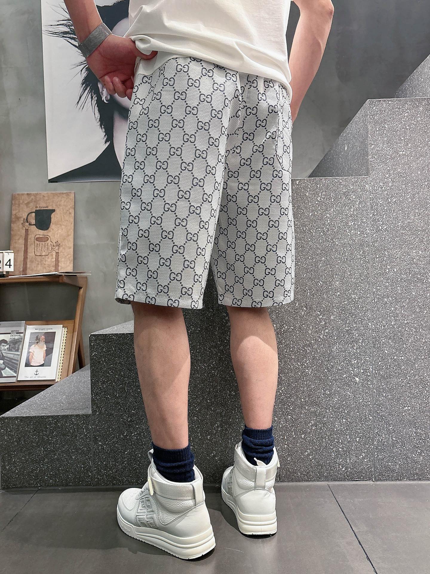 古奇  三标齐全    2026夏季新款男士休闲短裤，高级定制面料透气面料 透气弹力舒适度极高，细节无可