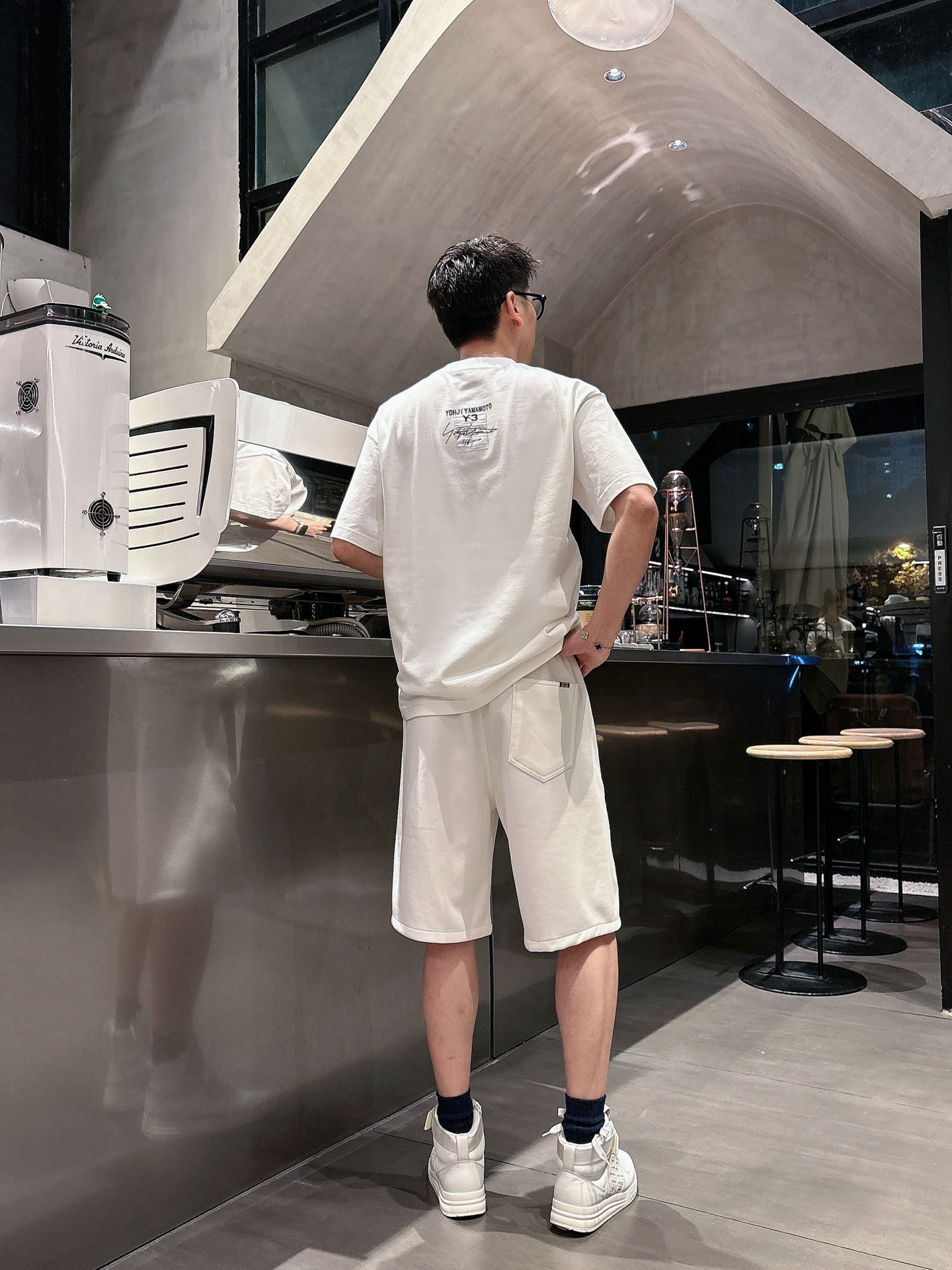 芬迪  三标齐全    2026夏季新款男士休闲短裤，高级定制面料透气面料 透气弹力舒适度极高，细节无可