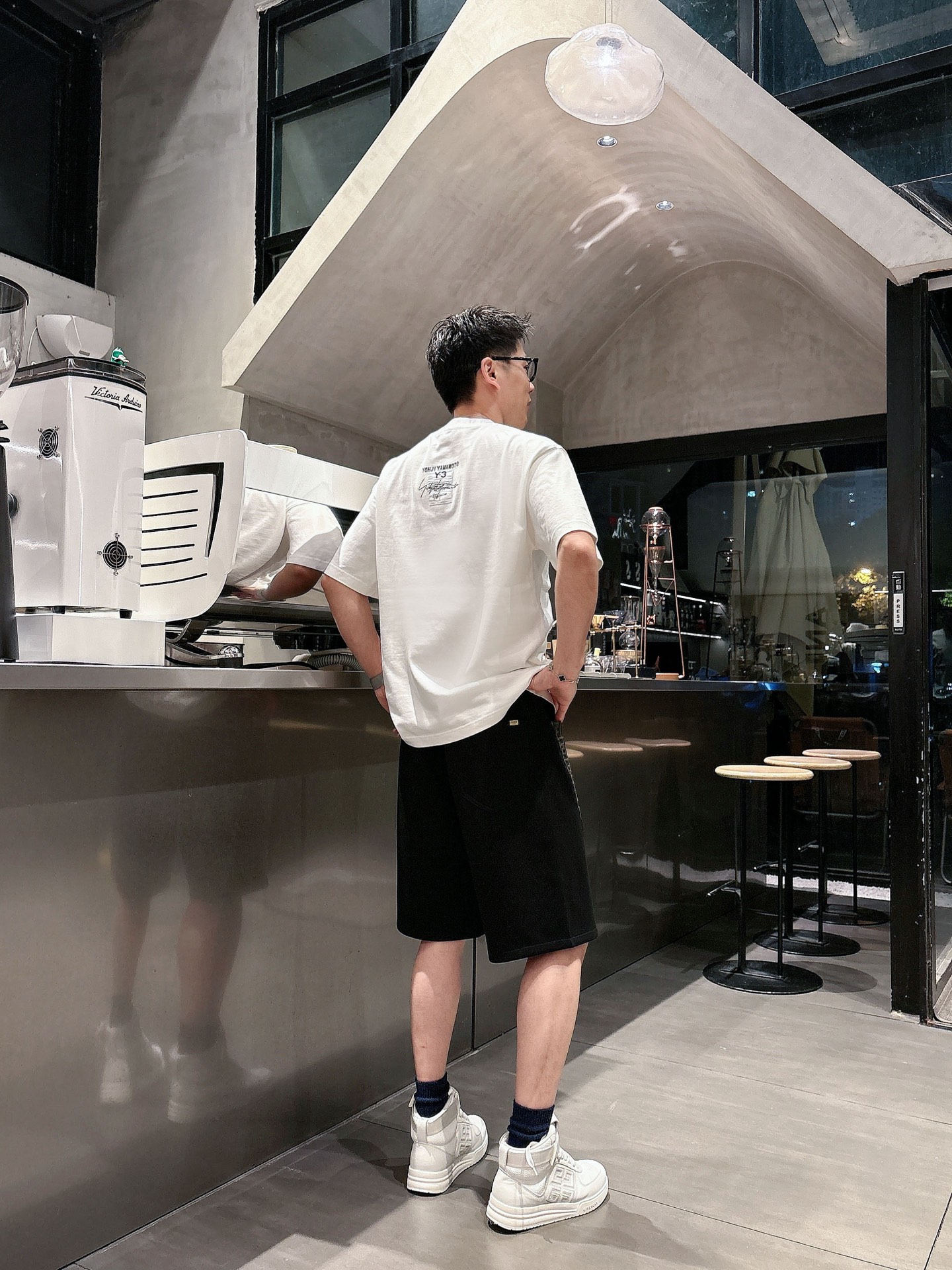 芬迪  三标齐全    2026夏季新款男士休闲短裤，高级定制面料透气面料 透气弹力舒适度极高，细节无可