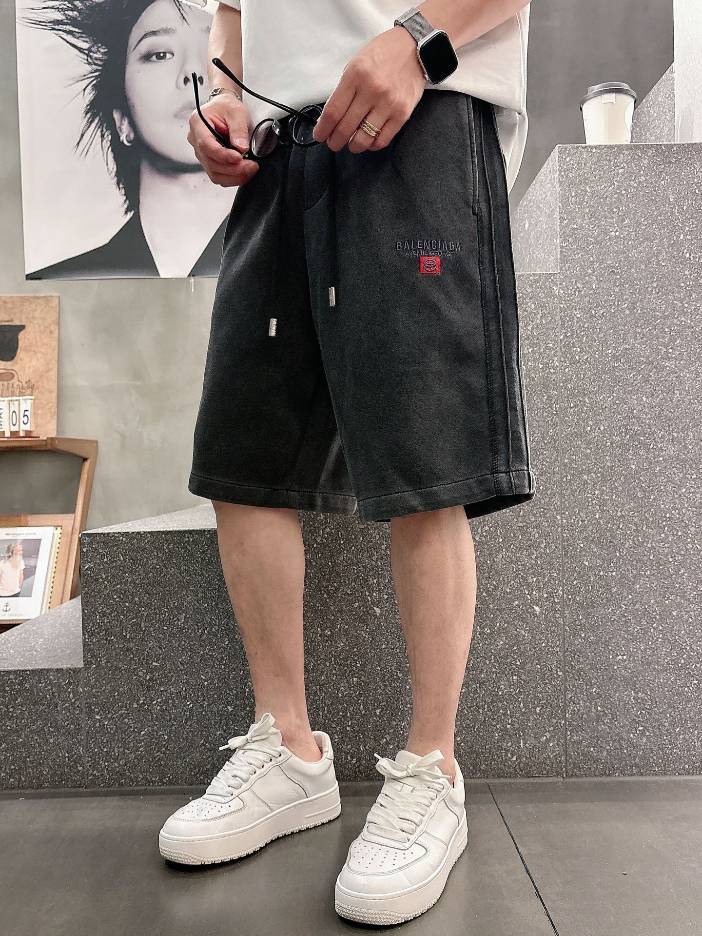 巴黎世家  三标齐全    2026夏季新款男士休闲短裤，高级定制面料透气面料 透气弹力舒适度极高，细节