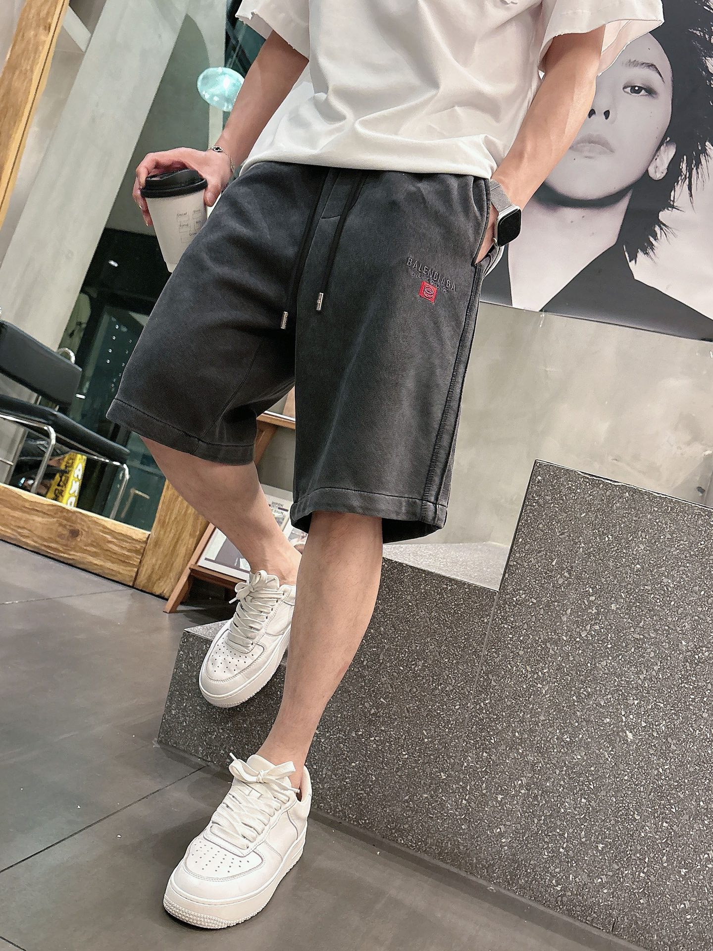 巴黎世家  三标齐全    2026夏季新款男士休闲短裤，高级定制面料透气面料 透气弹力舒适度极高，细节