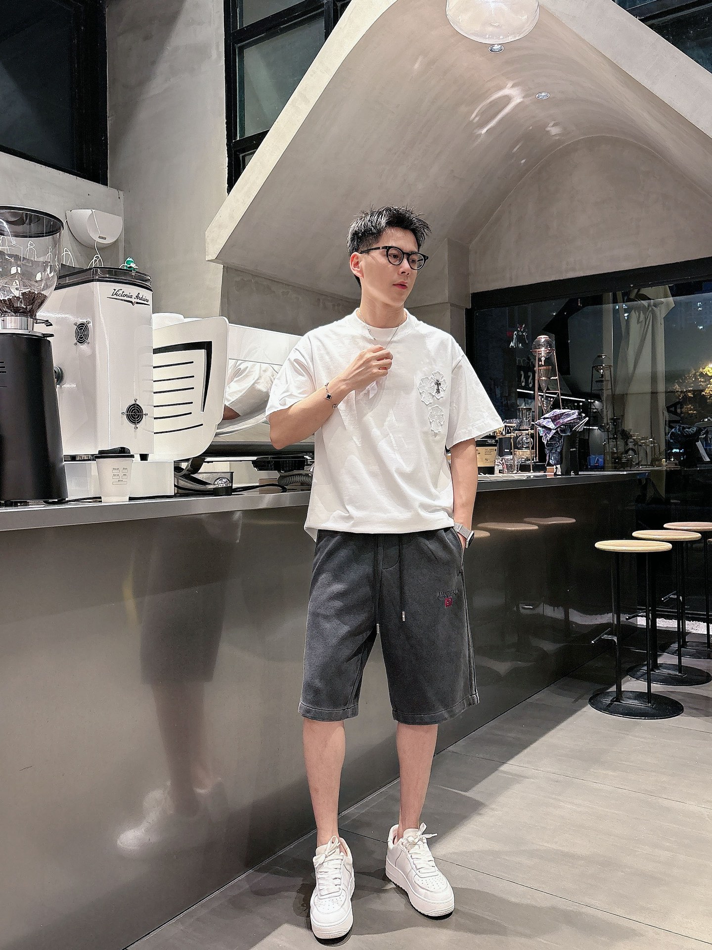 巴黎世家  三标齐全    2026夏季新款男士休闲短裤，高级定制面料透气面料 透气弹力舒适度极高，细节