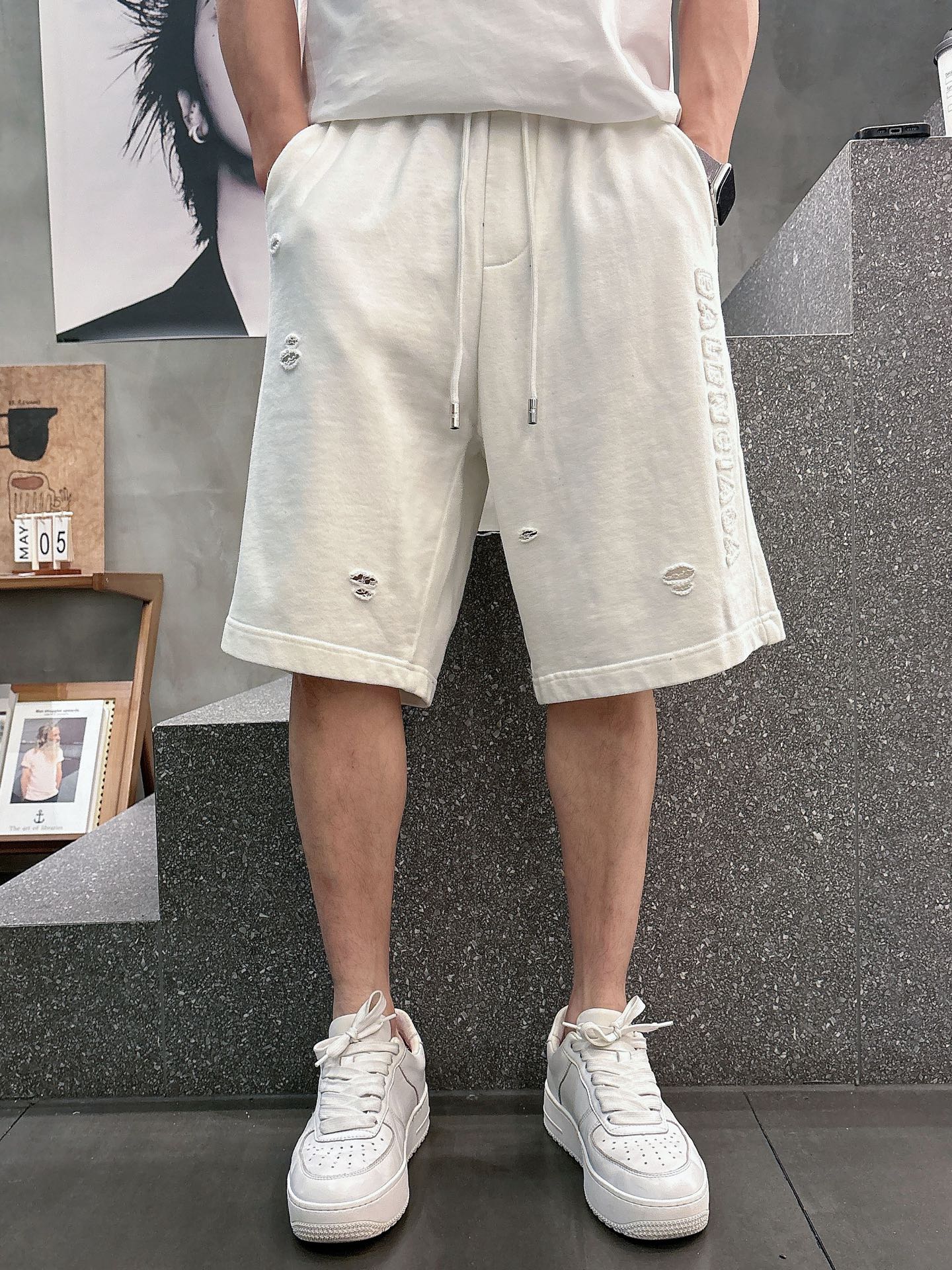 巴黎世家  三标齐全    2026夏季新款男士休闲短裤，高级定制面料透气面料 透气弹力舒适度极高，细节