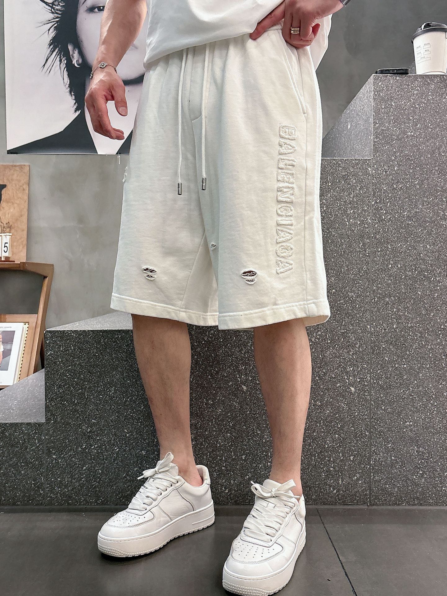 巴黎世家  三标齐全    2026夏季新款男士休闲短裤，高级定制面料透气面料 透气弹力舒适度极高，细节