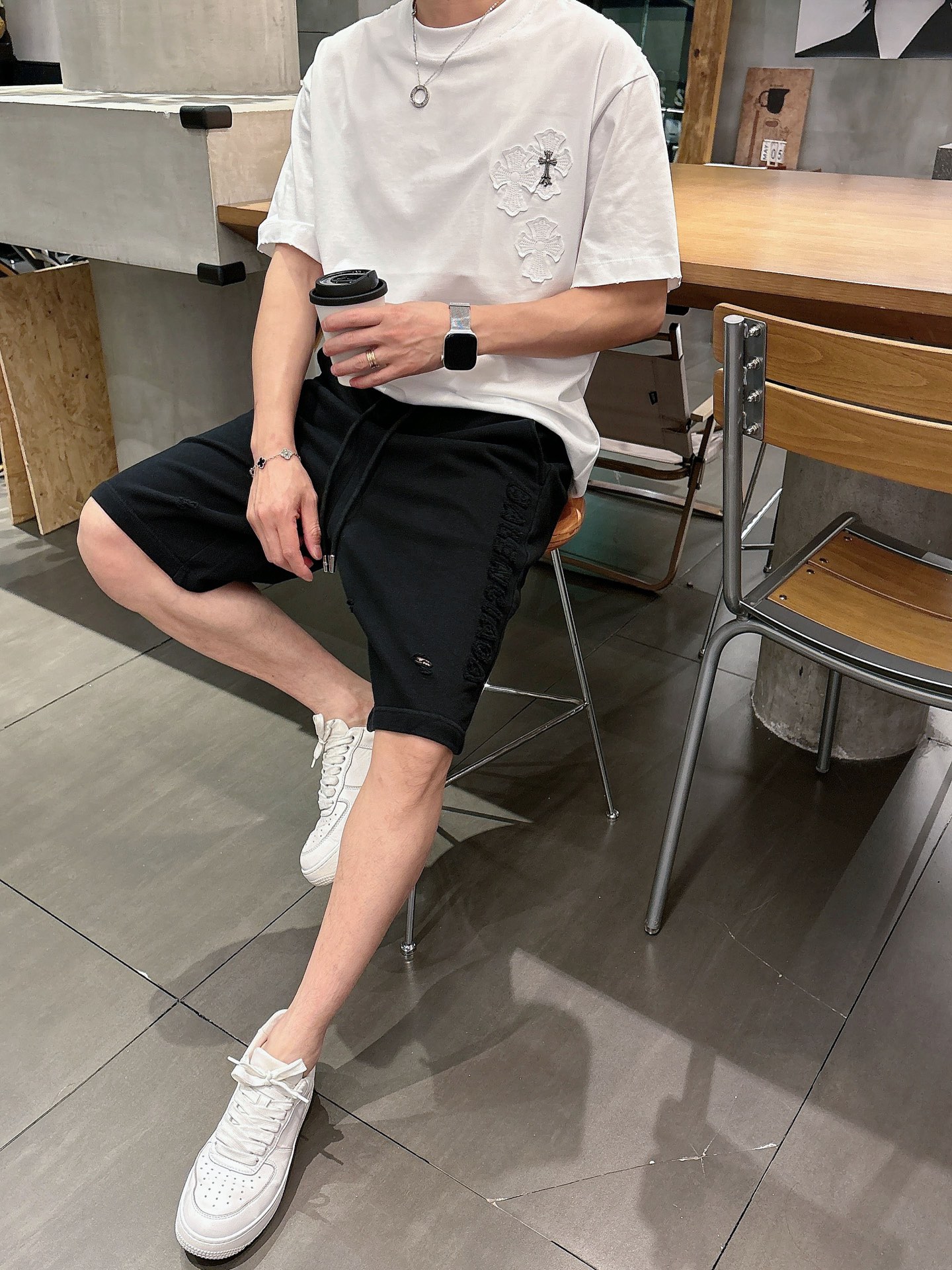 巴黎世家  三标齐全    2026夏季新款男士休闲短裤，高级定制面料透气面料 透气弹力舒适度极高，细节