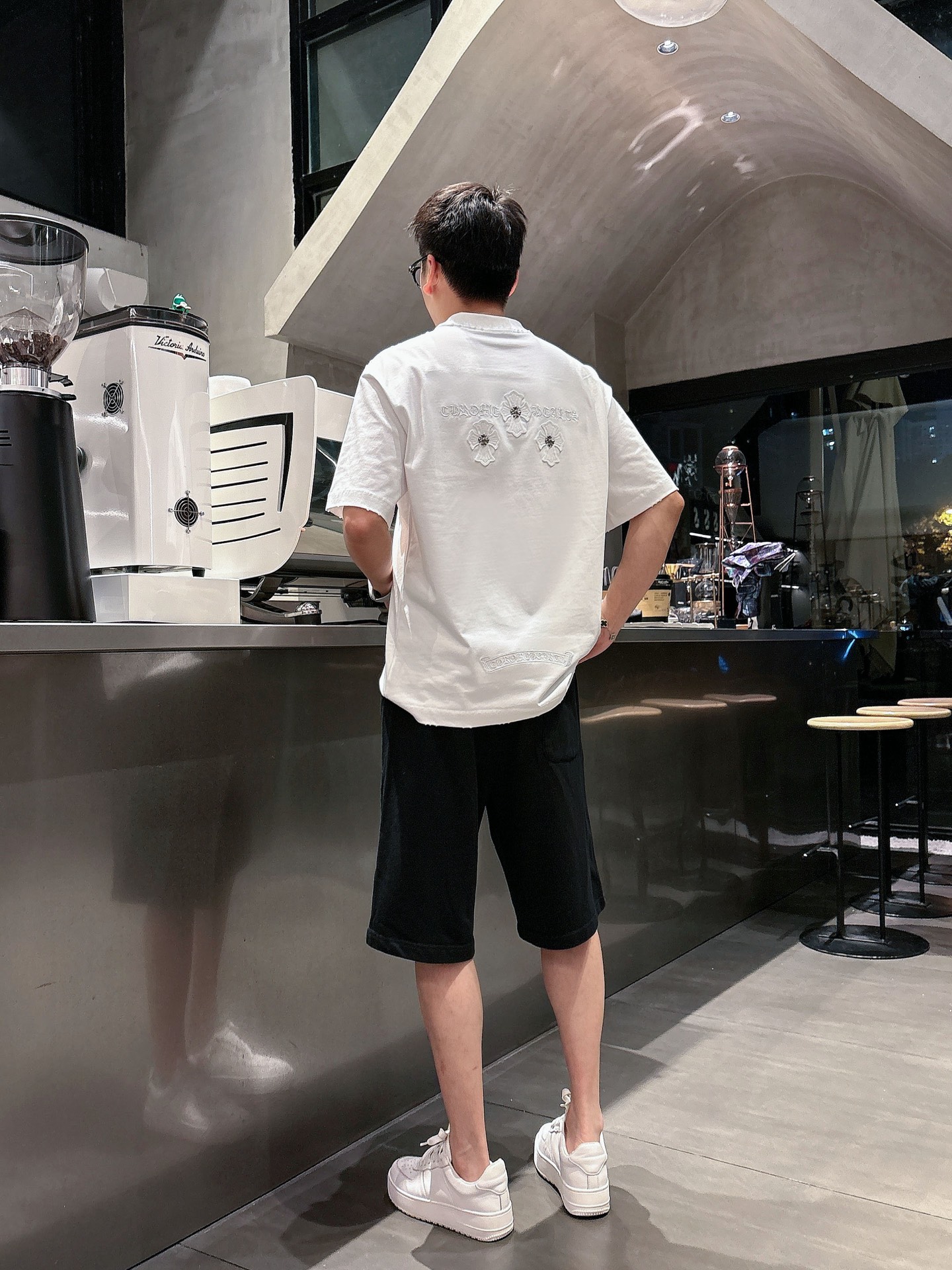 巴黎世家  三标齐全    2026夏季新款男士休闲短裤，高级定制面料透气面料 透气弹力舒适度极高，细节