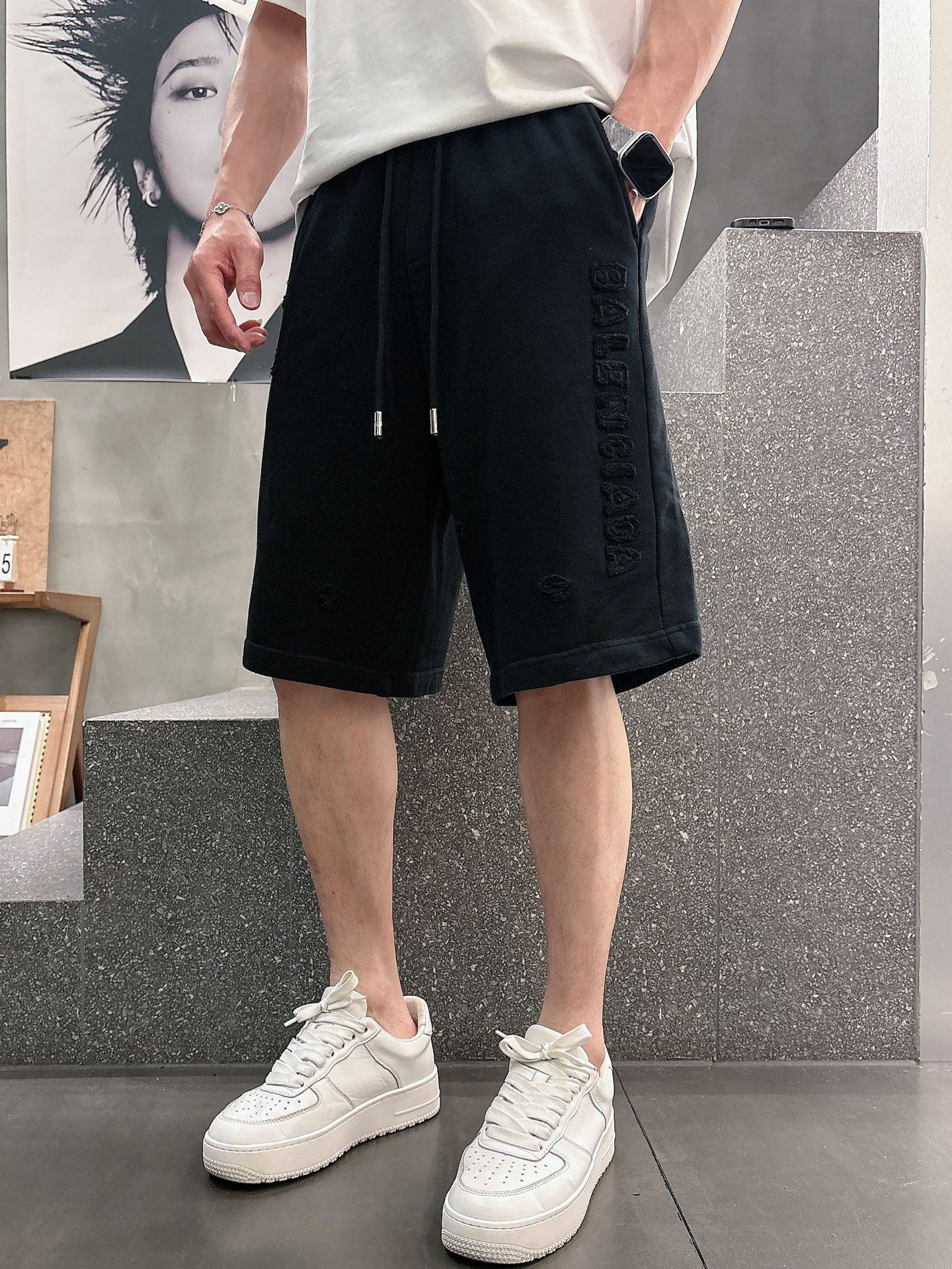 NO:844113,Balenciaga's three-standard complete 2026 summer new men's casual shorts, advanced custom-made breathable fabrics, extremely breathable, elastic and comfortable, impeccable details, top-grade accessories, original logo design concept, delicate and soft feel!  The upper body fit is awesome!  Sizes M-XXXL, please state your height and weight when ordering,,balenciaga,shorts,19860909巴黎世家 三标齐全 2026夏季新款男士休闲短裤,高级定制面料透气面料 透气弹力舒适度极高,细节无可挑剔,顶级辅料配备,原版logo设计理念,手感细腻柔软！上身版型超赞！尺码M-XXXL下单报身高体重,,balenciaga,shorts,,Men's clothing