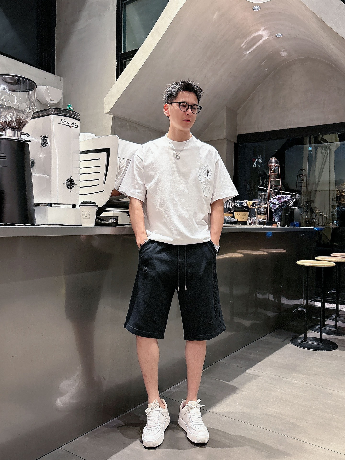 巴黎世家  三标齐全    2026夏季新款男士休闲短裤，高级定制面料透气面料 透气弹力舒适度极高，细节