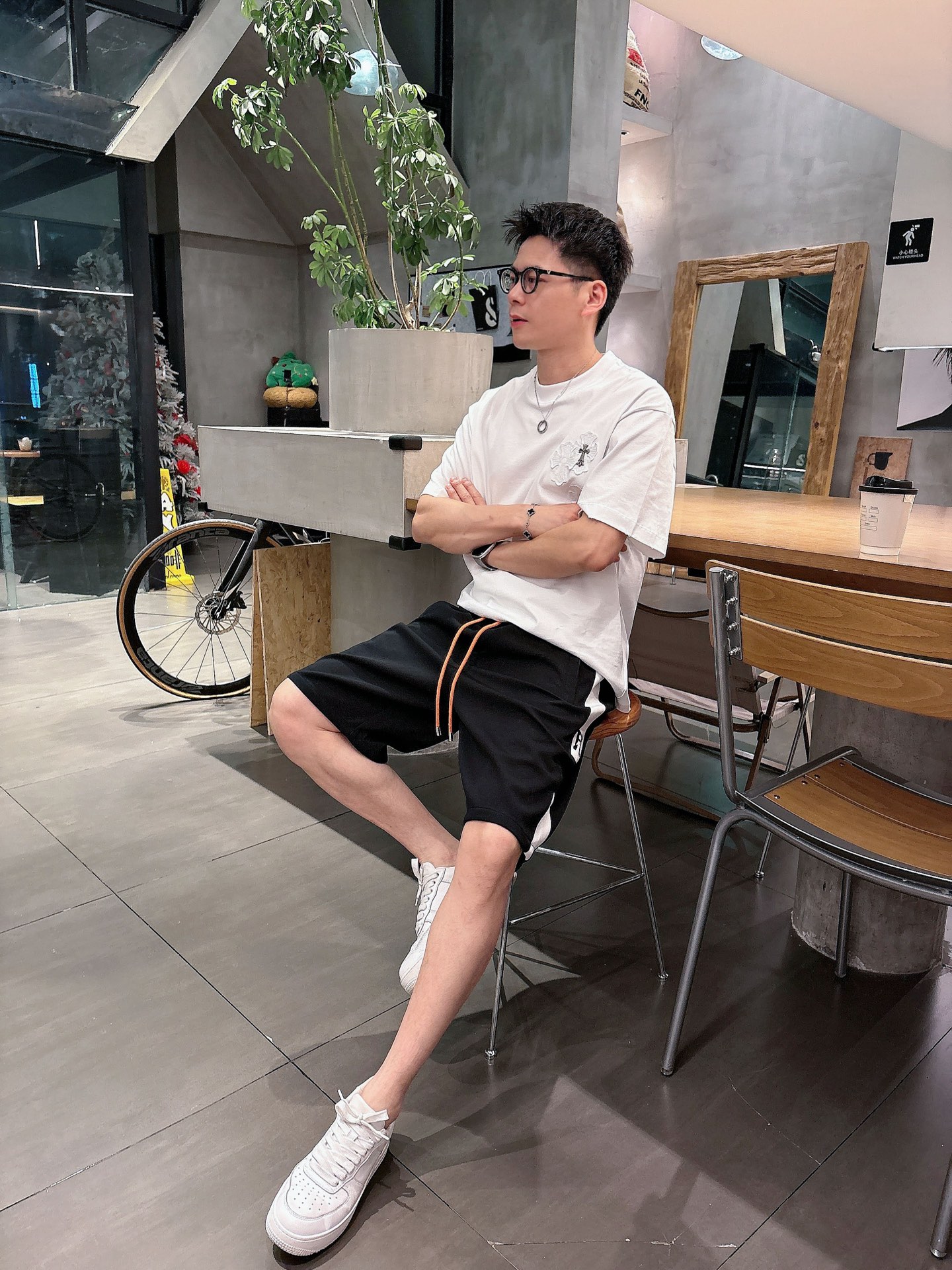 爱马仕  三标齐全    2026夏季新款男士休闲短裤，高级定制面料透气面料 透气弹力舒适度极高，细节无