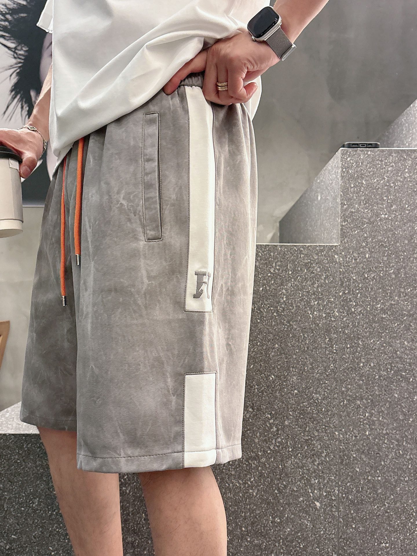 爱马仕  三标齐全    2026夏季新款男士休闲短裤，高级定制面料透气面料 透气弹力舒适度极高，细节无