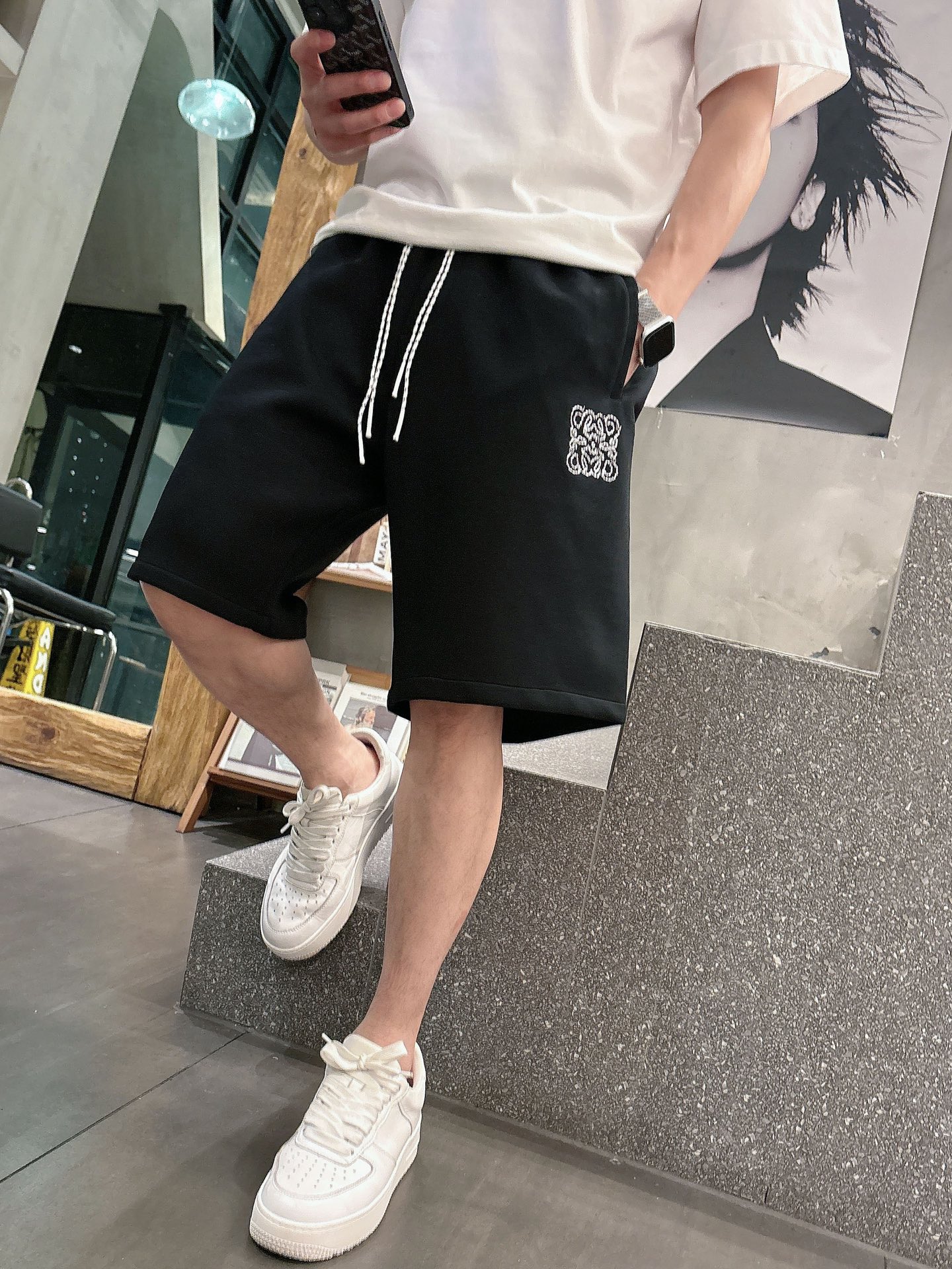 NO:844129,Loewe's three-standard complete 2026 new summer men's casual shorts, advanced custom-made breathable fabrics, extremely breathable, elastic and comfortable, impeccable details, top-grade accessories, original logo design concept, delicate and soft feel!  The upper body fit is awesome!  Sizes M-XXXL, please state your height and weight when ordering,,loewe,shorts,19860909罗意威 三标齐全 2026夏季新款男士休闲短裤,高级定制面料透气面料 透气弹力舒适度极高,细节无可挑剔,顶级辅料配备,原版logo设计理念,手感细腻柔软！上身版型超赞！尺码M-XXXL下单报身高体重,,loewe,shorts,,Men's clothing