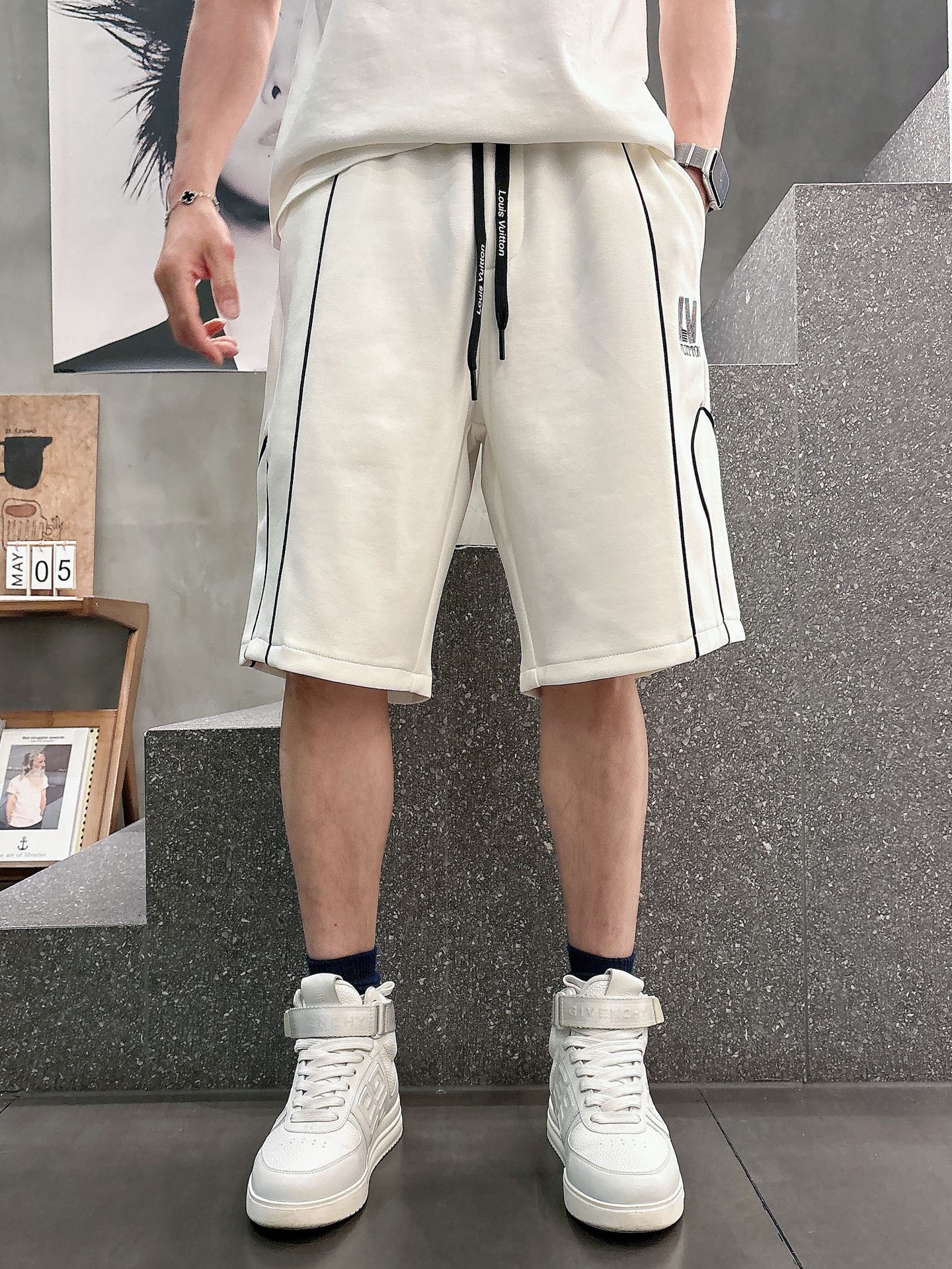 LV  三标齐全    2026夏季新款男士休闲短裤，高级定制面料透气面料 透气弹力舒适度极高，细节无可