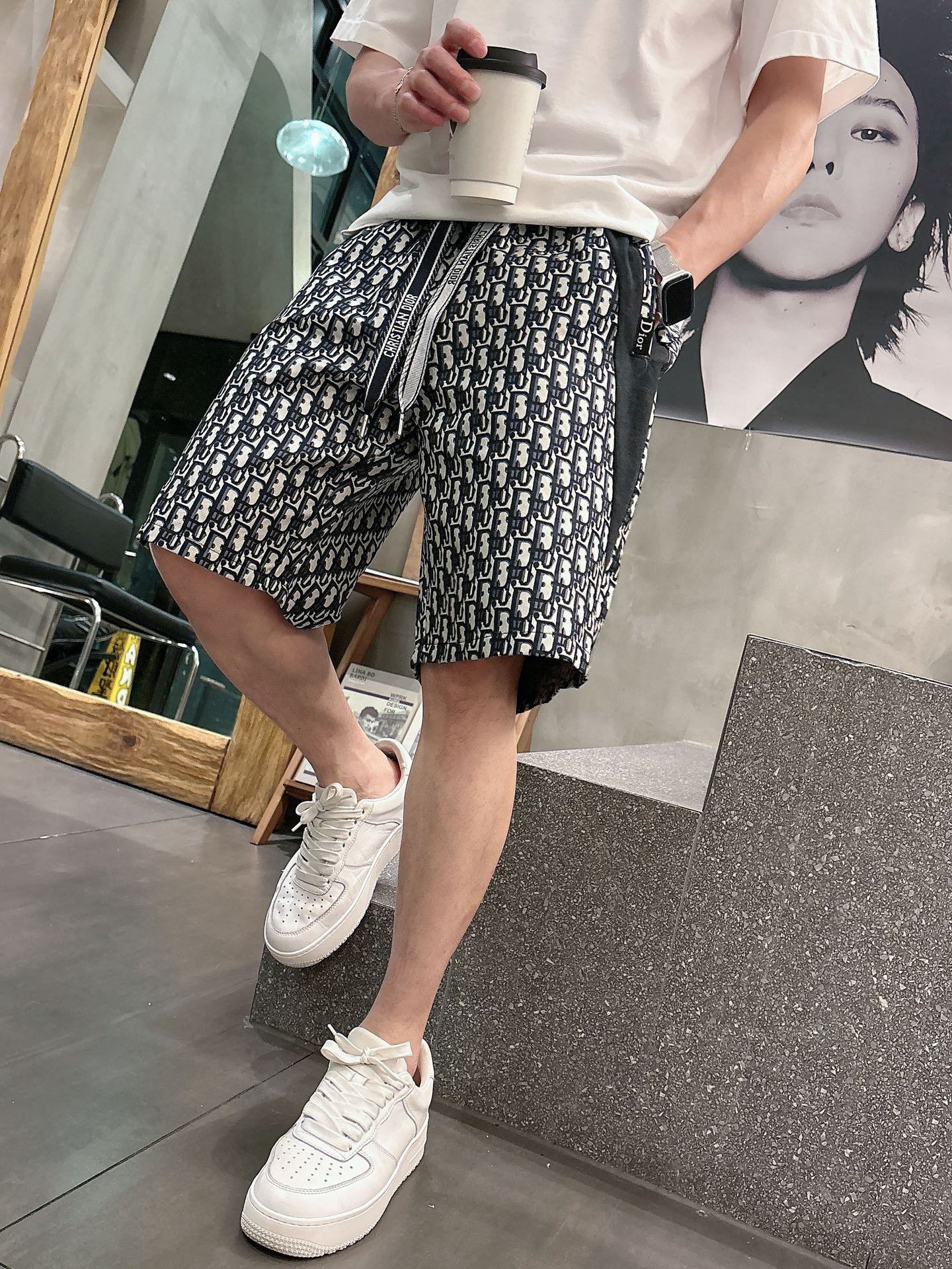 NO:844168,Dior's 2026 new summer men's casual shorts with three complete standards, advanced custom-made breathable fabrics, extremely breathable, elastic and comfortable, impeccable details, top-grade accessories, original logo design concept, delicate and soft feel!  The upper body fit is awesome!  For sizes M-XXXL, please state your height and weight when ordering, dior, shorts,19860909迪奥 三标齐全 2026夏季新款男士休闲短裤,高级定制面料透气面料 透气弹力舒适度极高,细节无可挑剔,顶级辅料配备,原版logo设计理念,手感细腻柔软！上身版型超赞！尺码M-XXXL下单报身高体重,,dior,shorts,,Men's clothing