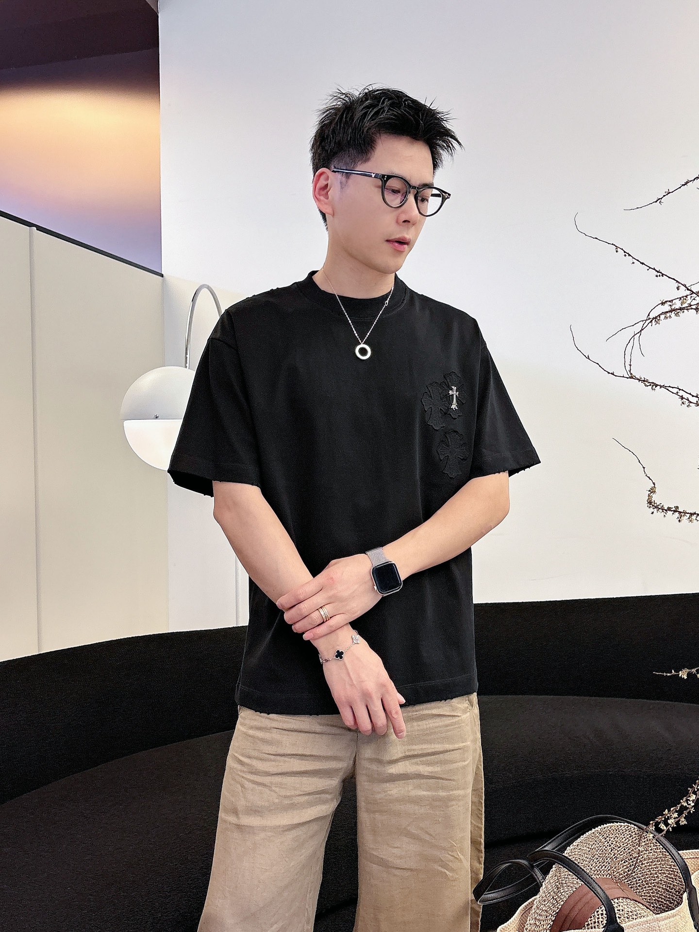 NO:930655,Chrome Hearts, complete with three standards. 2026 summer new latest short-sleeved T-shirt, available at the counter simultaneously, original goods, fashionable imported original technical fabrics, upper body comfortable and breathable, original customized hardware accessories, handsome and stylish upper body, complete with three standards, recommended style, extremely high grade, purchasing code number M-3XL,, chrome hearts, T-shirt, tees, t-shirt,19860909克罗心 三标齐全. 2026夏季新款最新品短袖T恤,专柜同步有售,原单狠货,时尚进口原版科技面料,上身舒适透气,原版定制五金辅料,上身帅气有型,三标齐全,推荐款,档次极高,代购级码数M-3XL,,chrome hearts,T-shirt,tees，t-shirt,,Men's clothing