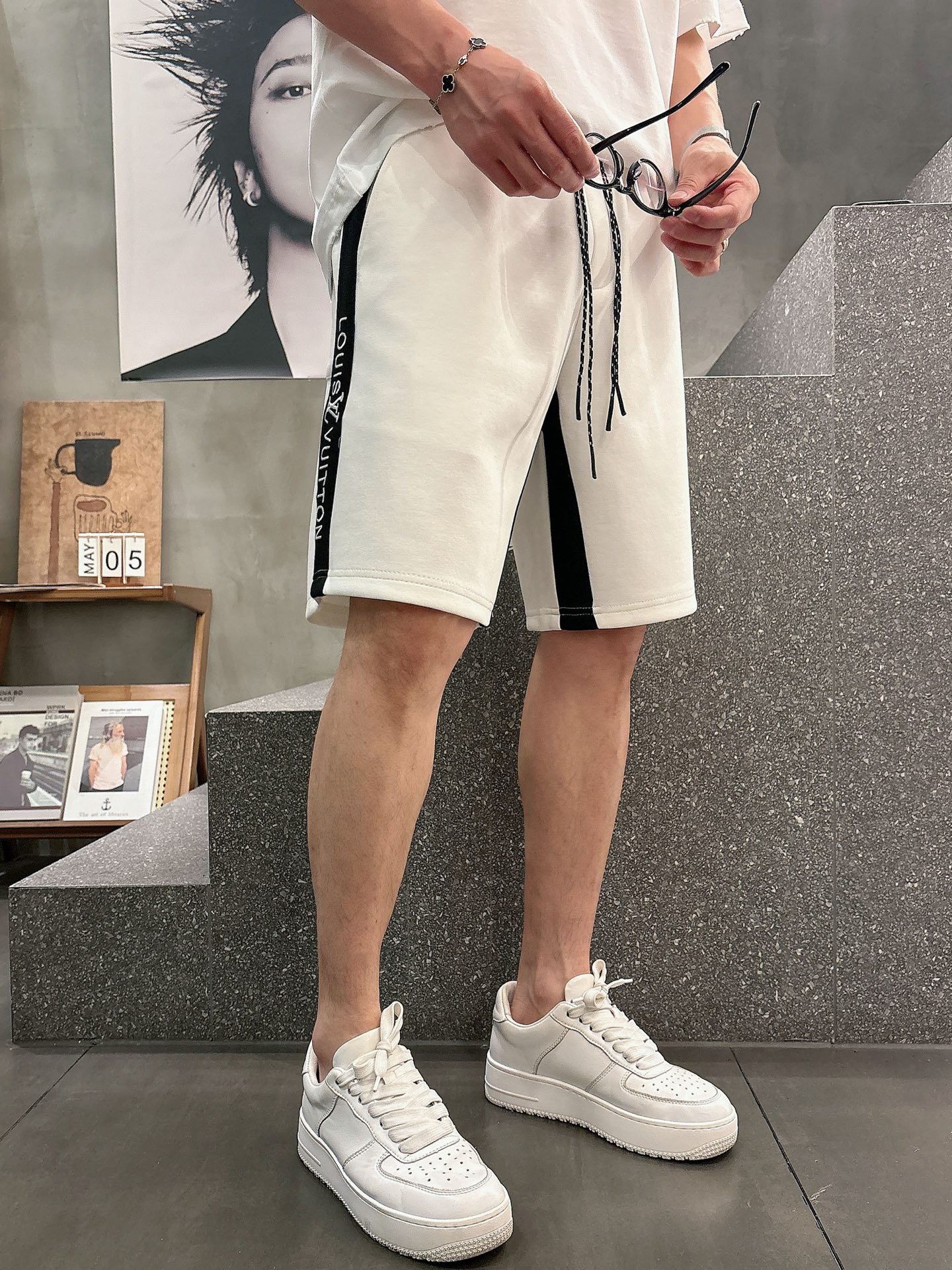 LV  三标齐全    2026夏季新款男士休闲短裤，高级定制面料透气面料 透气弹力舒适度极高，细节无可