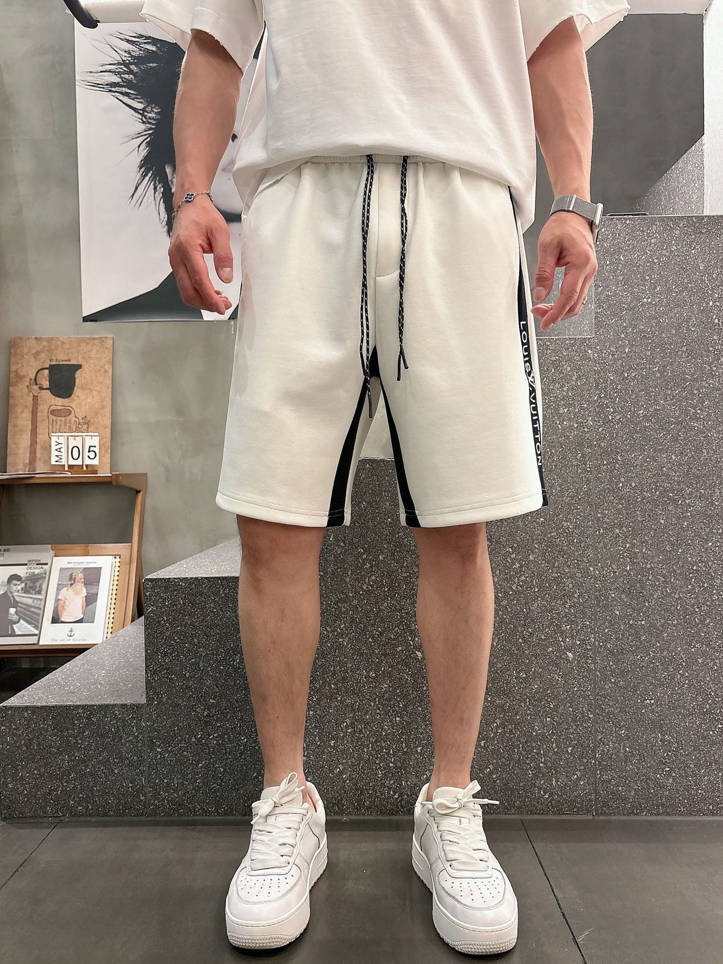 LV  三标齐全    2026夏季新款男士休闲短裤，高级定制面料透气面料 透气弹力舒适度极高，细节无可