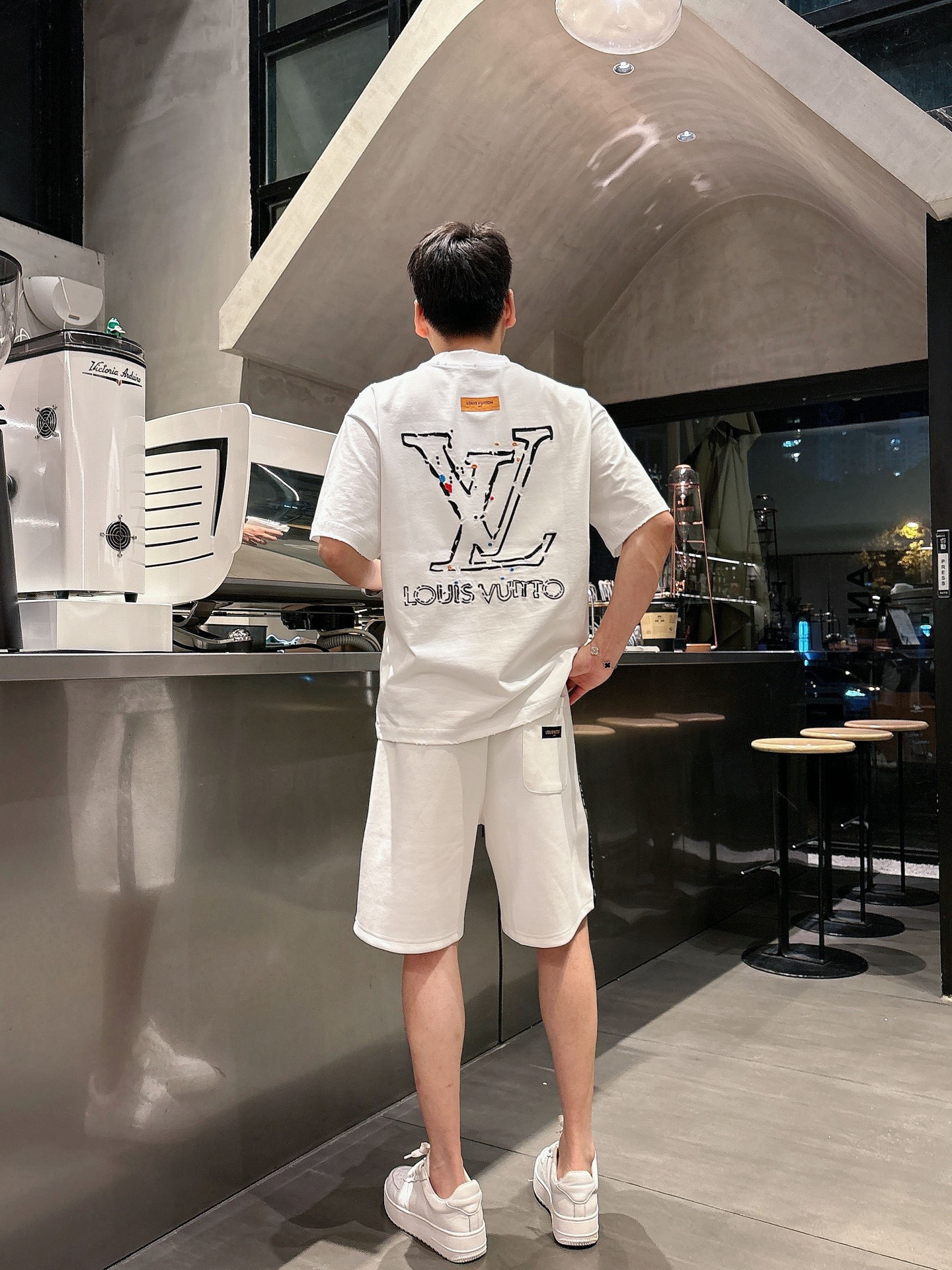 LV  三标齐全    2026夏季新款男士休闲短裤，高级定制面料透气面料 透气弹力舒适度极高，细节无可