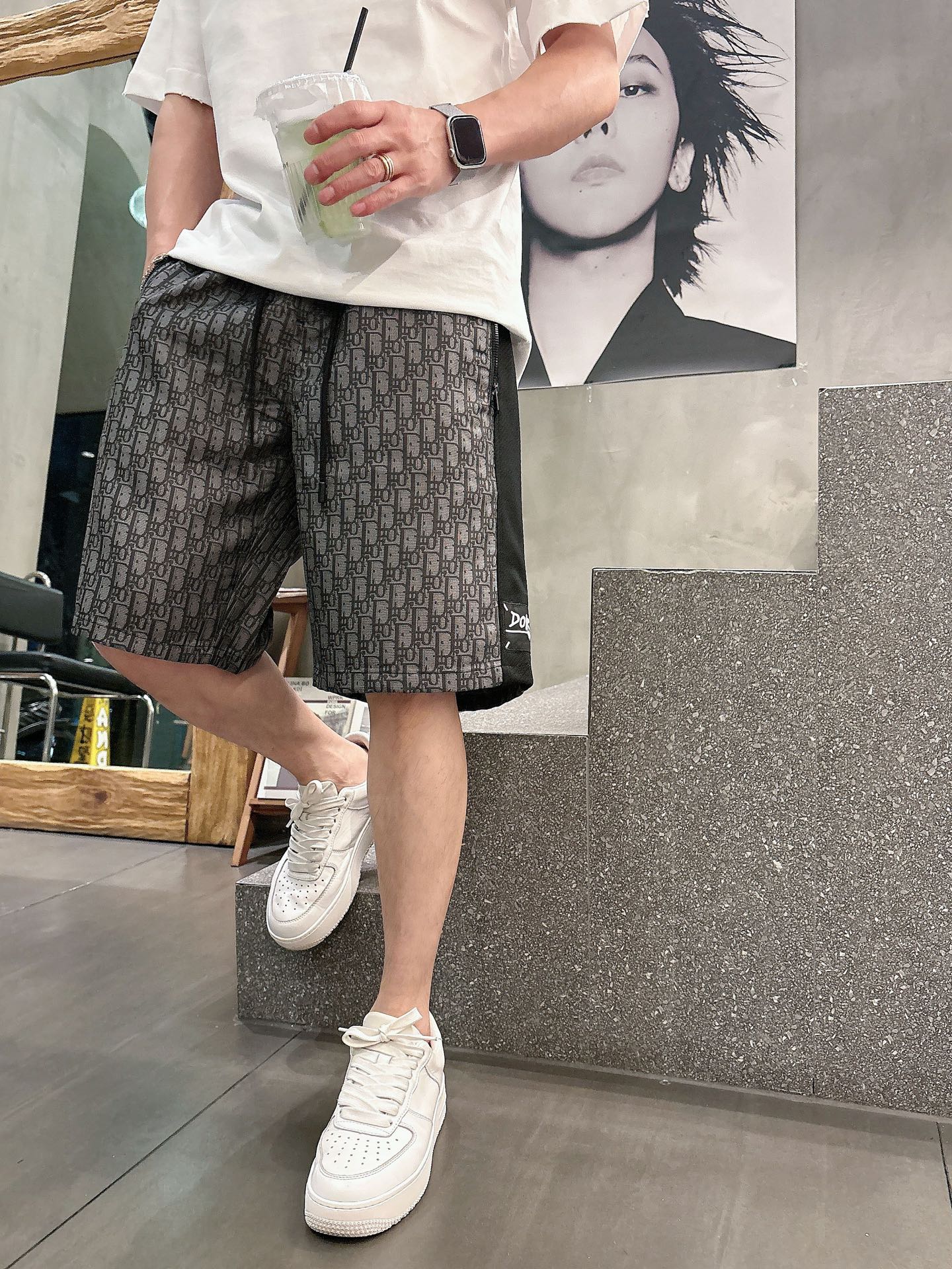 NO:844159,Dior's 2026 new summer men's casual shorts with three complete standards, advanced custom-made breathable fabrics, extremely breathable, elastic and comfortable, impeccable details, top-grade accessories, original logo design concept, delicate and soft feel!  The upper body fit is awesome!  For sizes M-XXXL, please state your height and weight when ordering, dior, shorts,19860909迪奥 三标齐全 2026夏季新款男士休闲短裤,高级定制面料透气面料 透气弹力舒适度极高,细节无可挑剔,顶级辅料配备,原版logo设计理念,手感细腻柔软！上身版型超赞！尺码M-XXXL下单报身高体重,,dior,shorts,,Men's clothing