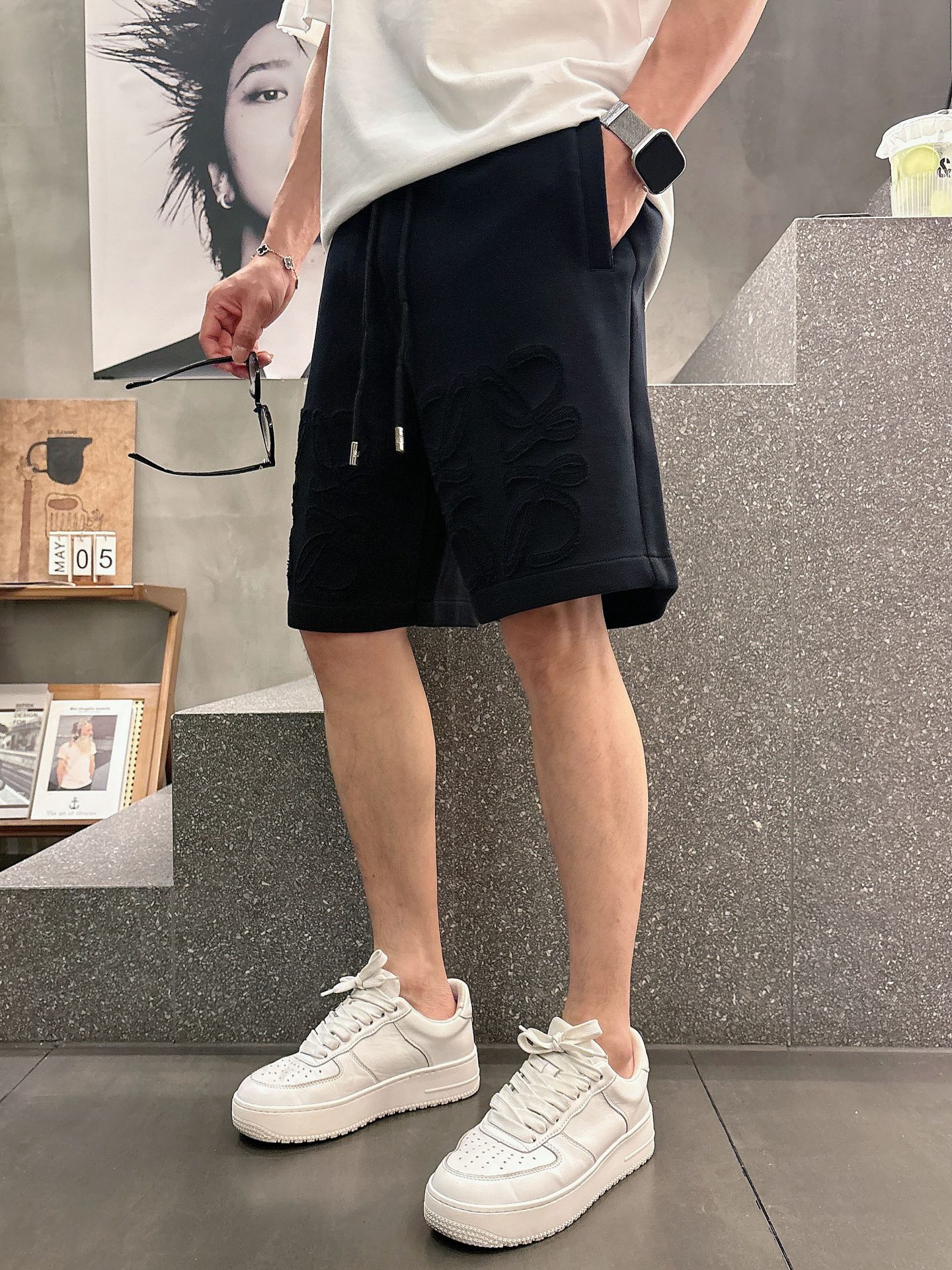 NO:844160,Loewe's three-standard complete 2026 new summer men's casual shorts, advanced custom-made breathable fabrics, extremely breathable, elastic and comfortable, impeccable details, top-grade accessories, original logo design concept, delicate and soft feel!  The upper body fit is awesome!  Sizes M-XXXL, please state your height and weight when ordering,,loewe,shorts,19860909罗意威 三标齐全 2026夏季新款男士休闲短裤,高级定制面料透气面料 透气弹力舒适度极高,细节无可挑剔,顶级辅料配备,原版logo设计理念,手感细腻柔软！上身版型超赞！尺码M-XXXL下单报身高体重,,loewe,shorts,,Men's clothing