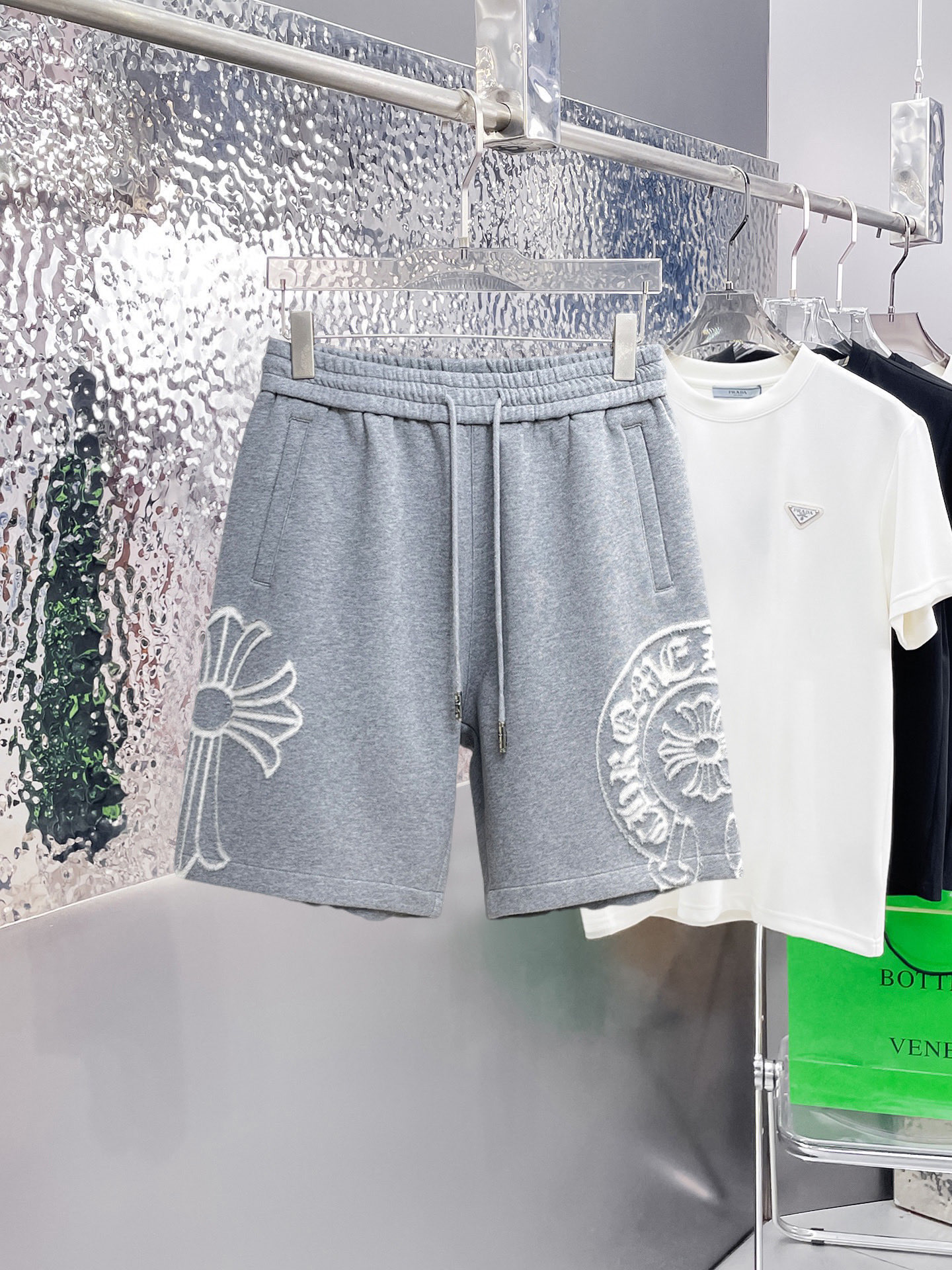 NO:915218,Croxin three-standard complete 2026 new summer men's casual shorts, advanced custom-made breathable fabrics, extremely breathable, elastic and comfortable, impeccable details, top-grade accessories, original logo design concept, delicate and soft feel!  The upper body fit is awesome!  Sizes M-XXXL, please state your height and weight when ordering,,chrome hearts,shorts,19860909克罗心 三标齐全 2026夏季新款男士休闲短裤,高级定制面料透气面料 透气弹力舒适度极高,细节无可挑剔,顶级辅料配备,原版logo设计理念,手感细腻柔软！上身版型超赞！尺码M-XXXL下单报身高体重,,chrome hearts,shorts,,Men's clothing