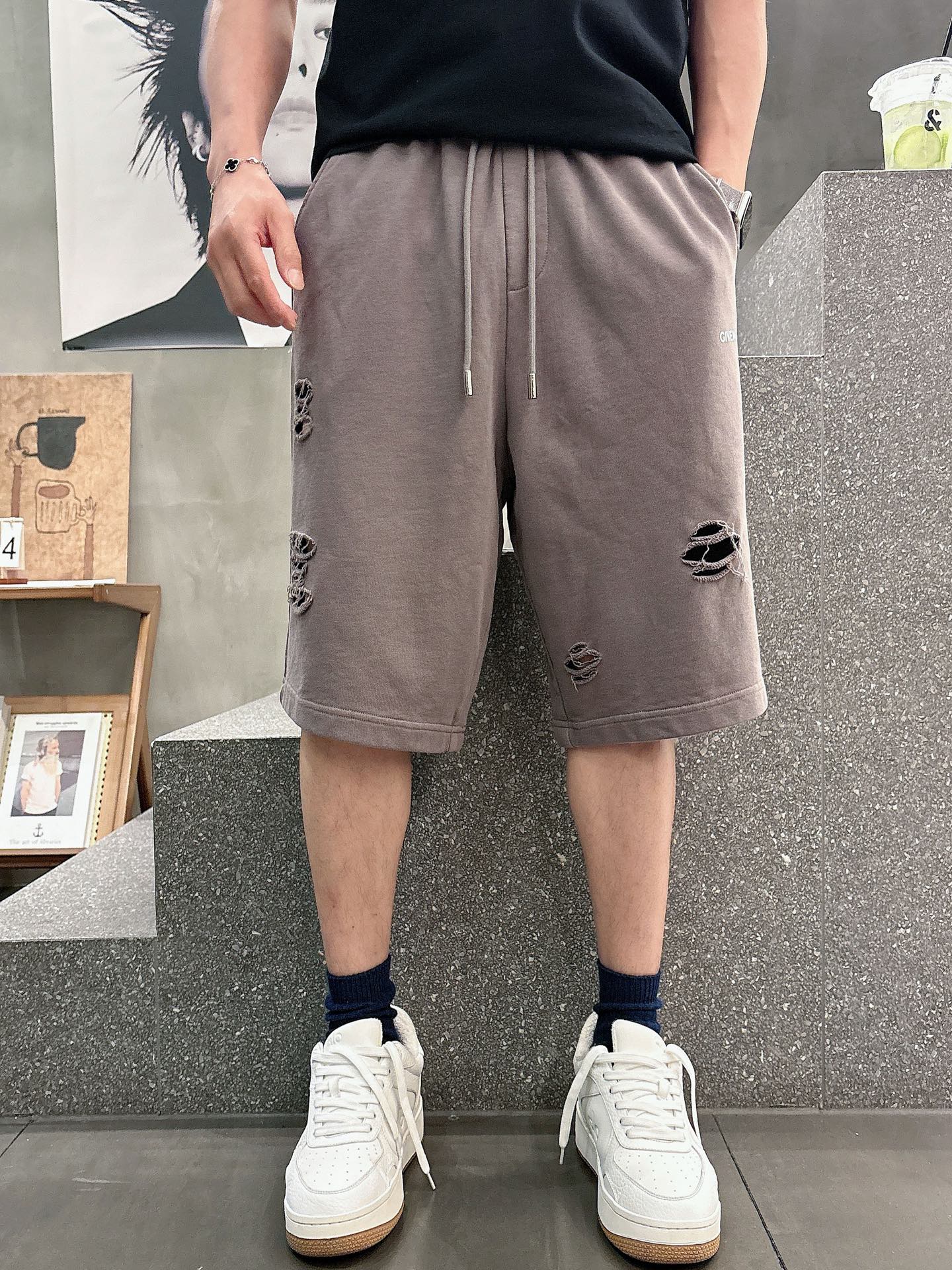 纪梵希  三标齐全    2026夏季新款男士休闲短裤，高级定制面料透气面料 透气弹力舒适度极高，细节无
