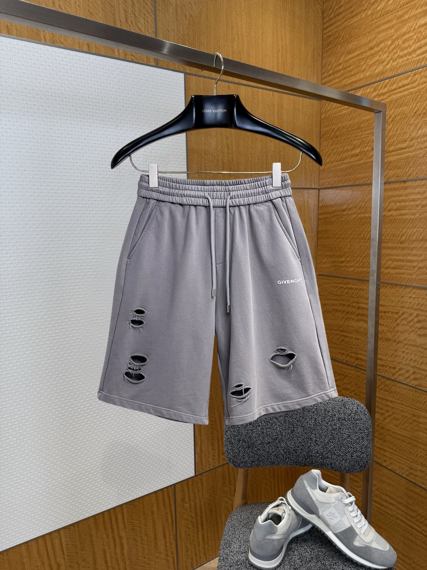 NO:859699,Givenchy's three-standard complete 2026 new summer men's casual shorts, advanced custom-made breathable fabrics, extremely breathable, elastic and comfortable, impeccable details, top-grade accessories, original logo design concept, delicate and soft feel!  The upper body fit is awesome!  Sizes M-XXXL, please state your height and weight when ordering,,givenchy,shorts,19860909纪梵希 三标齐全 2026夏季新款男士休闲短裤,高级定制面料透气面料 透气弹力舒适度极高,细节无可挑剔,顶级辅料配备,原版logo设计理念,手感细腻柔软！上身版型超赞！尺码M-XXXL下单报身高体重,,givenchy,shorts,,Men's clothing
