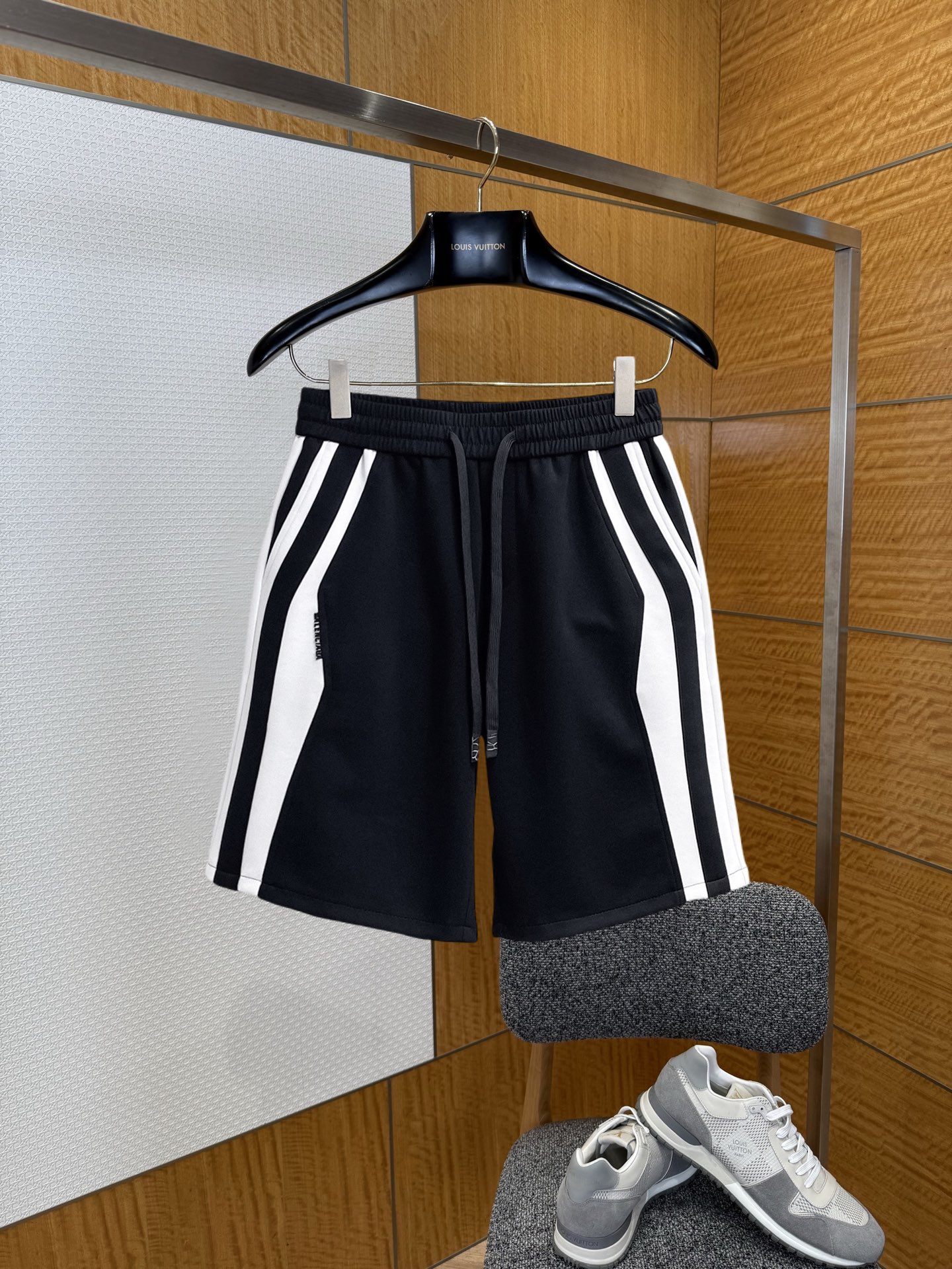 NO:859669,Balenciaga's three-standard complete 2026 summer new men's casual shorts, advanced custom-made breathable fabrics, extremely breathable, elastic and comfortable, impeccable details, top-grade accessories, original logo design concept, delicate and soft feel!  The upper body fit is awesome!  Sizes M-XXXL, please state your height and weight when ordering,,balenciaga,shorts,19860909巴黎世家三标齐全 2026夏季新款男士休闲短裤,高级定制面料透气面料 透气弹力舒适度极高,细节无可挑剔,顶级辅料配备,原版logo设计理念,手感细腻柔软！上身版型超赞！尺码M-XXXL下单报身高体重,,balenciaga,shorts,,Men's clothing