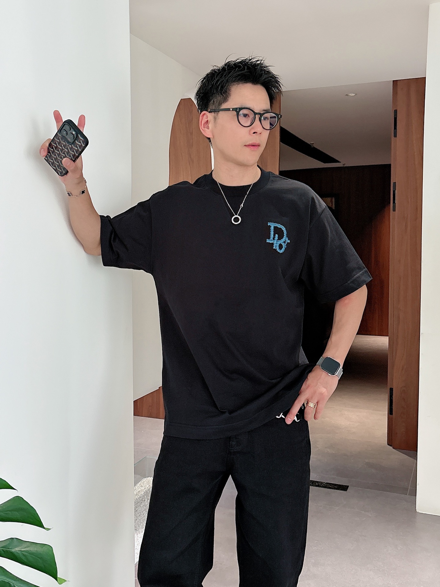 NO:930762,Dior's high-end version of top-quality goods 2026 spring and summer new debut counter latest short-sleeved round neck T-shirt, high-end custom design, avant-garde and fashionable!  The brand logo is designed with heavy craftsmanship. High-end customized 260g fabric. Soft to the touch. Comfortable to wear. Exquisite stitching at the counter level. Fine workmanship. The upper body effect is incomparably handsome!  A must-have item for men and women alike!  Size S～XXL When placing an order, please state your height and weight. The maximum wearing size is about 210 pounds, dior, T-shirt, tees, t-shirt,19860909迪奥高版本顶级货品2026春夏新款首发专柜最新款短袖圆领T恤 高端订制 设计前卫时尚！品牌logo重工艺设计 高端定制260克面料.手感柔软.穿着舒适.专柜级别精致车线.做工精细.上身效果无敌帅气！男女同款情侣必备单品！码数S～XXL下单报身高体重,最大穿210斤左右,,dior,T-shirt,tees，t-shirt,,Men's clothing