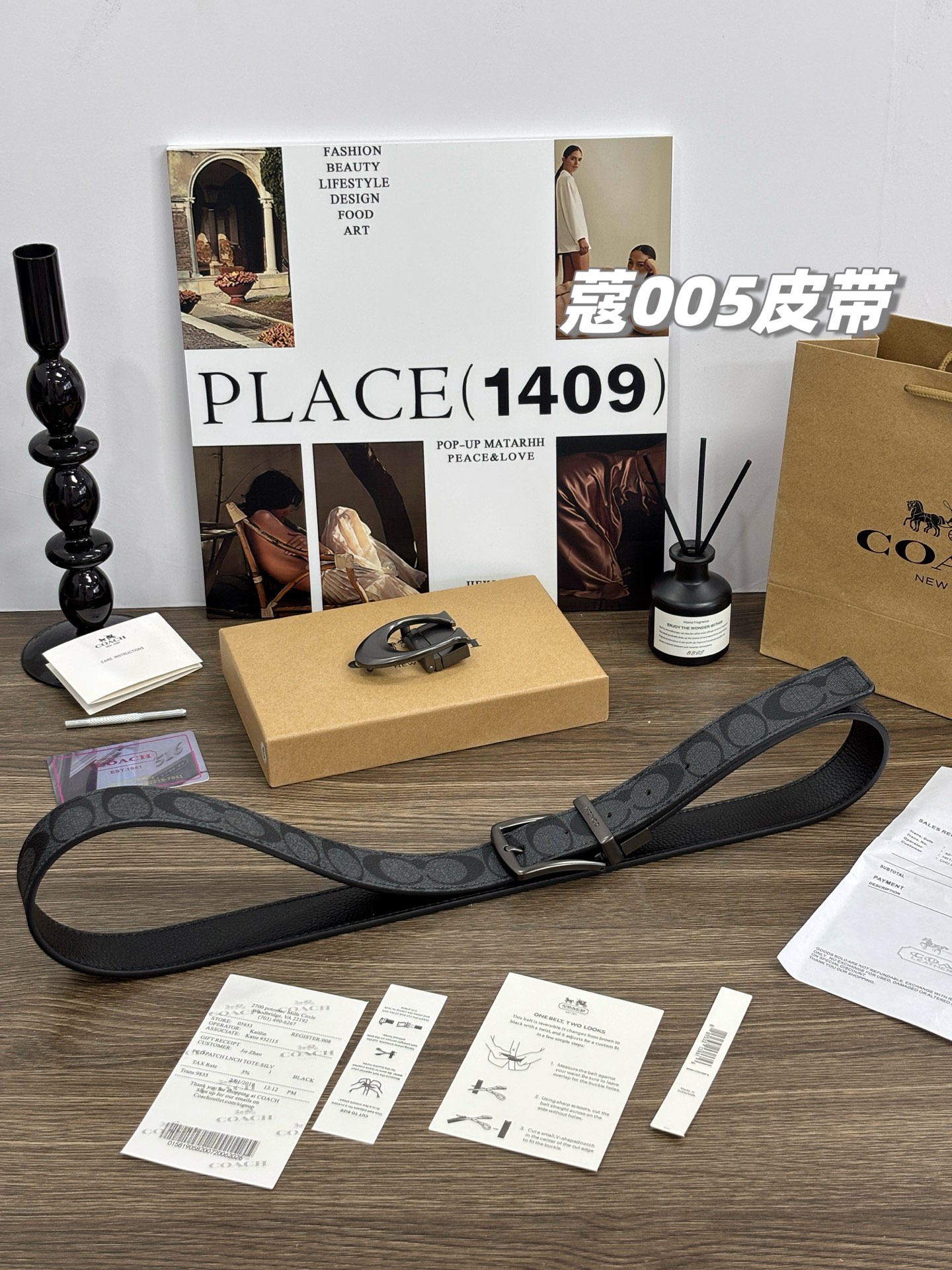 💰115,【七夕送礼】COACH/蔻驰005男士皮带马鞍口+月牙双扣头牛皮革腰带奢侈品送礼,2025最新,极致经典!coach寇驰双面双头皮带男士腰带,表达爱意的男士礼物!!!这次全民必入!!!纯美单代工出口单 现货开启福利价格秒杀。coachxx蔻齿,美国代购同等货品!!!买回去看品质..2个扣头可旋转,双面腰带一面黑色一面老花,相当于一条腰带4种使用方法!!!两用商务休闲皆可...完美盒装..精品中的精品 ....独家!!!全部拉到仓库,超级秒杀!!!双头➕双面腰带。4种穿搭方法太超值。纯牛皮材质和铜扣腰带,这种体验感绝对!现货跑量价格…秒杀起来,满足你们各种视觉,随便验货..带头最大长度120cm。可裁剪...随意裁剪 都是均码..超值二字是最好的诠释……
礼物🎁要最好的,要最有性价比的。全套包装怎么看都是代g回来的范!!
⚠️这个腰带 送人绝对面子...
品名,蔻驰双头双面腰带