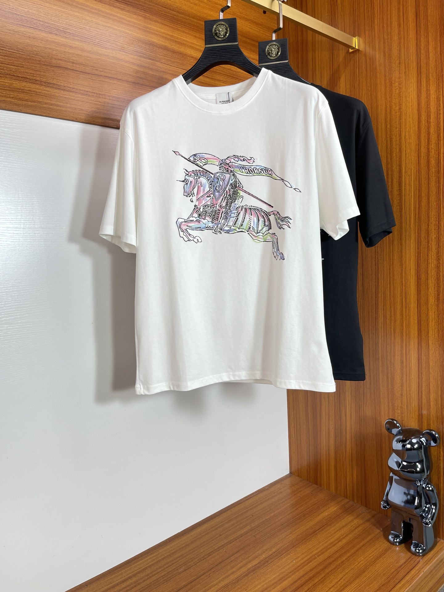 NO:510234,Burberry/Burberry New products are available in spring and summer, complete three standards, round neck short-sleeved T-shirts, good products do not need to be introduced too much, look at the details, counter number M-XXXL 175/140 Suggestions, burberry, burberry, T-shirt, tees, t-shirt, alexander wang19860909Burberry/巴宝莉 春夏新品上新 三标齐全 圆领短袖T恤 好货不用过多介绍 看细节 专柜码数M-XXXL 175/140建议L,,burberry,burberry,T-shirt,tees，t-shirt,alexander wang,Men's clothing