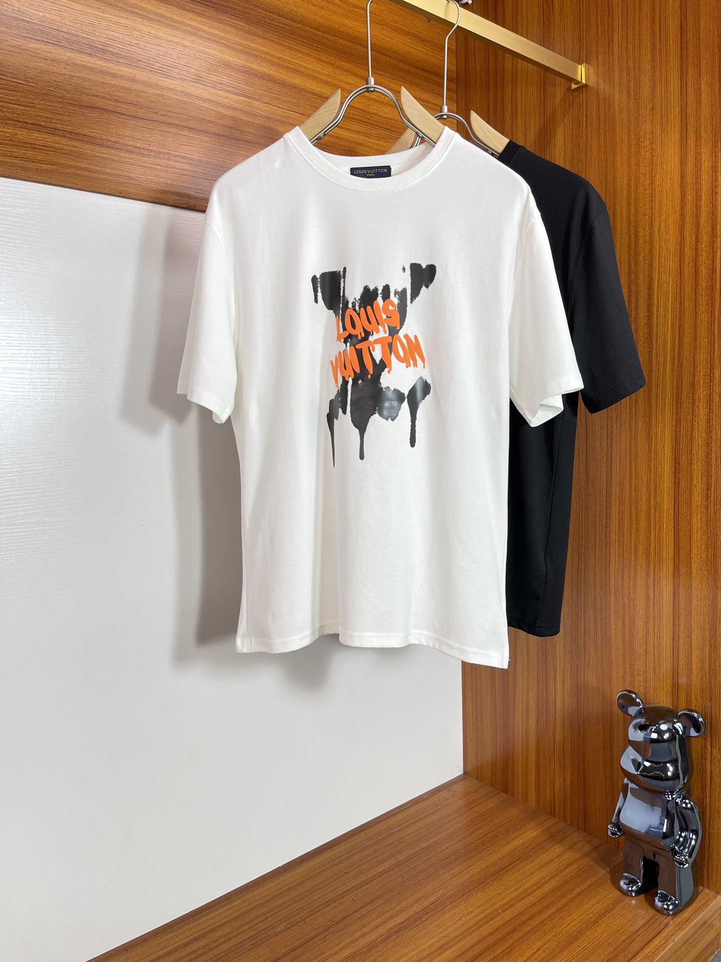 NO:510221,LV/Louis Vuitton New products are available in spring and summer, complete three standards, round neck short-sleeved T-shirt, no need to introduce too much good products, look at the details, counter code M-XXXL 175/140 Suggestions, L, louis vuitton, louis vuitton, T-shirt,tees, t-shirt,alexander wang19860909LV/路易威登 春夏新品上新 三标齐全 圆领短袖T恤 好货不用过多介绍 看细节 专柜码数M-XXXL 175/140建议L,,louis vuitton,louis vuitton,T-shirt,tees，t-shirt,alexander wang,Men's clothing