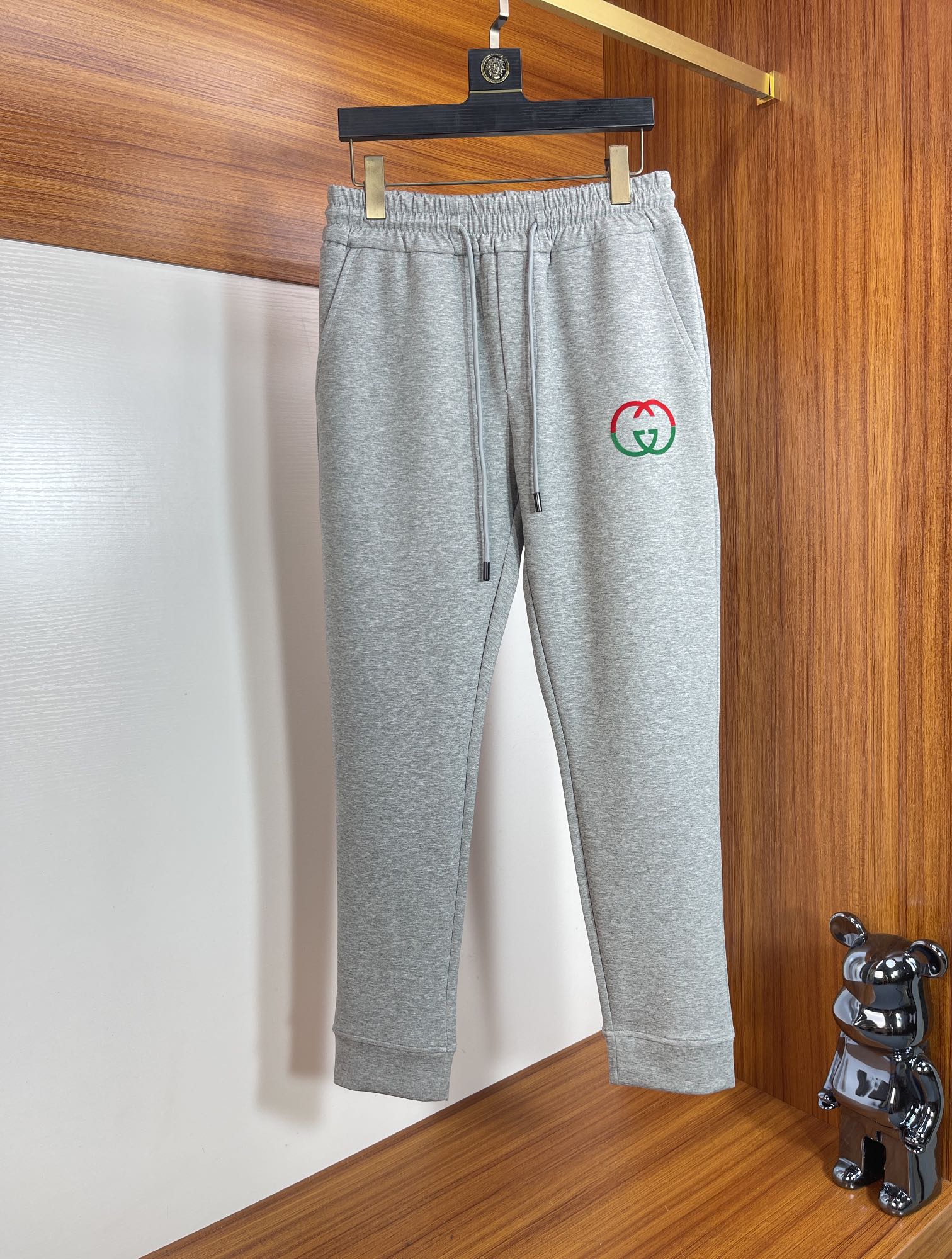 NO:564160,Gucci/Gucci new autumn and winter products, complete with three labels, three-dimensional flocking technology, casual pants, good products, no need to introduce too much, look at the details, counter size M-XXXL 175/140 upper body L,, gucci, alexander wang19860909Gucci/古奇 秋冬新品 三标齐全 立体植绒工艺 休闲裤 好货不用过多介绍 看细节 专柜码数M-XXXL 175/140上身L,,gucci,alexander wang,Men's clothing