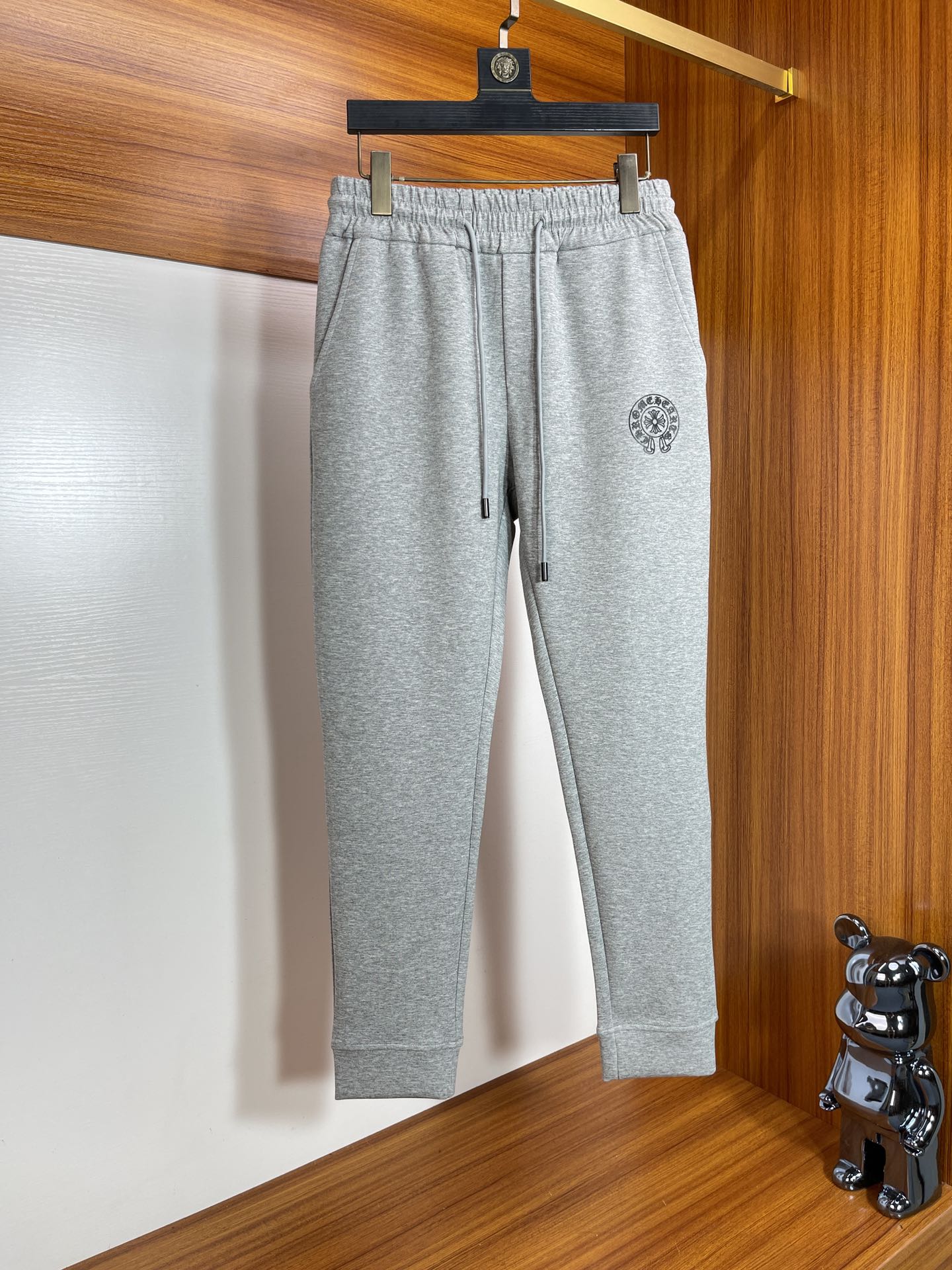 NO:531425,Ch/Croxin 2025 autumn and winter new products, complete three standards, casual pants, no need to introduce too much good products, look at the details, counter number M-XXXL 175/140 upper body L,,chrome hearts,alexander wang19860909Ch/克罗心 2025秋冬新品 三标齐全 休闲裤 好货不用过多介绍 看细节 专柜码数M-XXXL 175/140上身L,,chrome hearts,alexander wang,Men's clothing