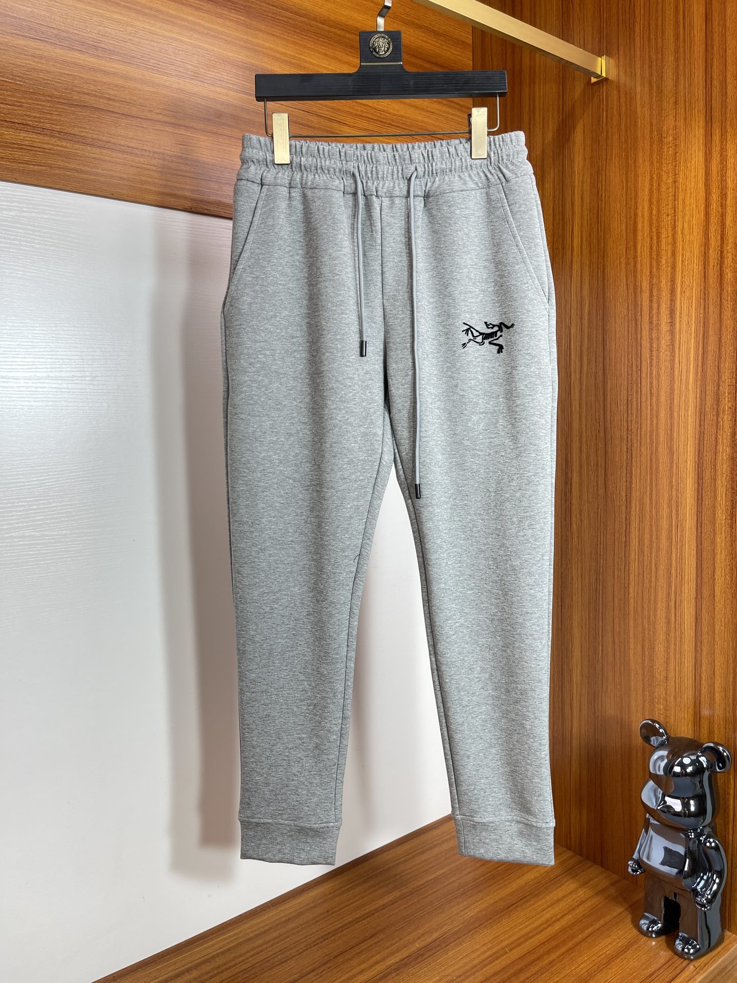 NO:531427,Arc/Architecture Bird 2025 autumn and winter new product, complete three standards, casual pants, good products, don't need to introduce too much, look at the details, counter number M-XXXL 175/140 upper body L, arc'teryx, alexander wang19860909Arc/始祖鸟 2025秋冬新品 三标齐全 休闲裤 好货不用过多介绍 看细节 专柜码数M-XXXL 175/140上身L,arc'teryx,alexander wang,Men's clothing