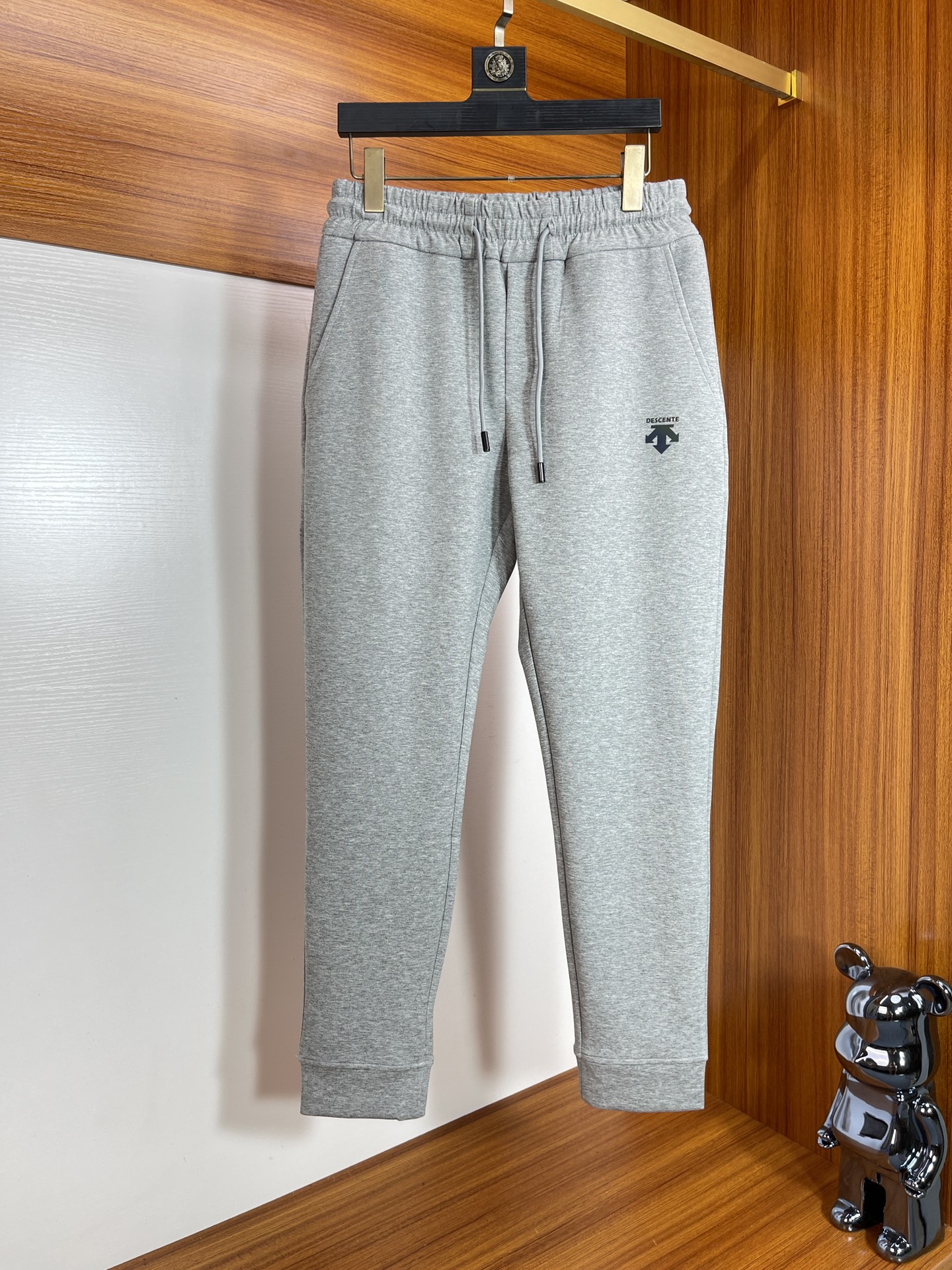 NO:531431,Des/Disante 2025 autumn and winter new products, complete three standards, casual pants, good products, don't need to introduce too much, look at the details, counter number M-XXXL 175/140 upper body L,,alexander wang19860909Des/迪桑特 2025秋冬新品 三标齐全 休闲裤 好货不用过多介绍 看细节 专柜码数M-XXXL 175/140上身L,,alexander wang,Men's clothing