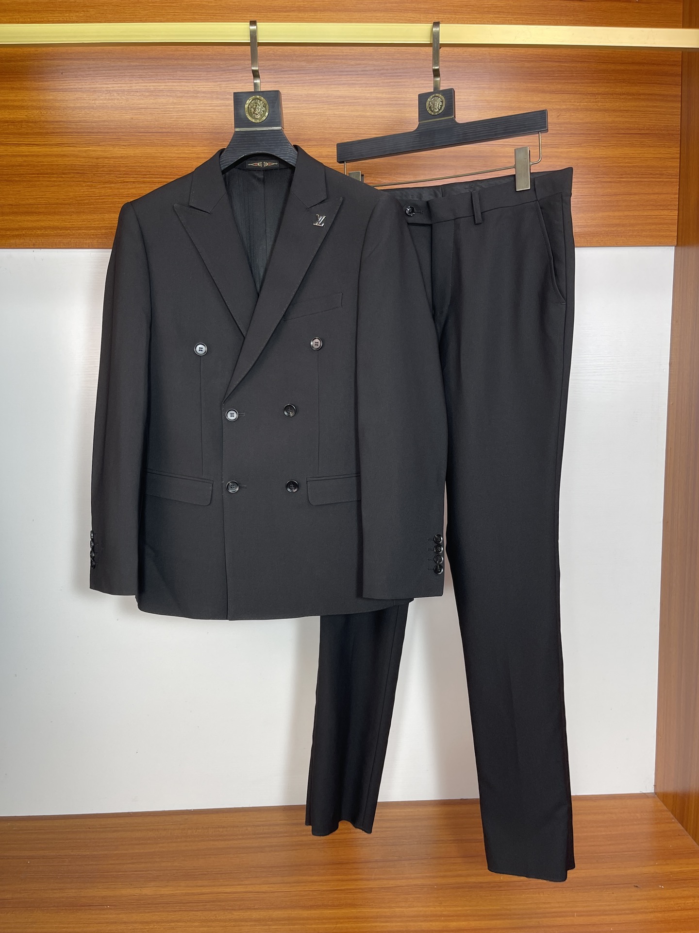 NO:843065,LV/Louis Vuitton's 26-year-old new product, complete with three standards, suit suit, good product, no need to introduce too much, look at the details, counter size 46-56 / recommended 48,, louis vuitton, louis vuitton, business suit,19860909LV/路易威登 26年新品 三标齐全 西装西服套装 好货不用过多介绍 看细节 专柜码数46-56 /建议48,,louis vuitton,louis vuitton,business suit,,Men's clothing