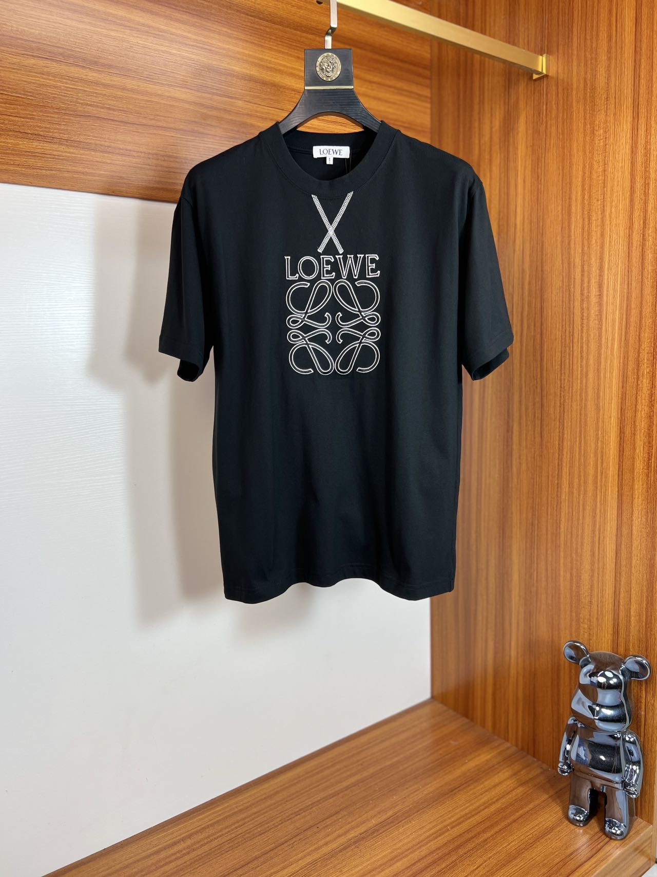 NO:159924,Loewe/Luo Yiwei New products are available in spring and summer, complete three standards, round neck short-sleeved T-shirts, good products do not need to be introduced too much, look at the details, counter code number XS-XL,,loewe,loewe,T-shirt,tees,t-shirt,alexander wang19860909Loewe/罗意威 年春夏新品上新 三标齐全 圆领短袖T恤 好货不用过多介绍 看细节 专柜码数XS-XL,,loewe,loewe,T-shirt,tees，t-shirt,alexander wang,Men's clothing