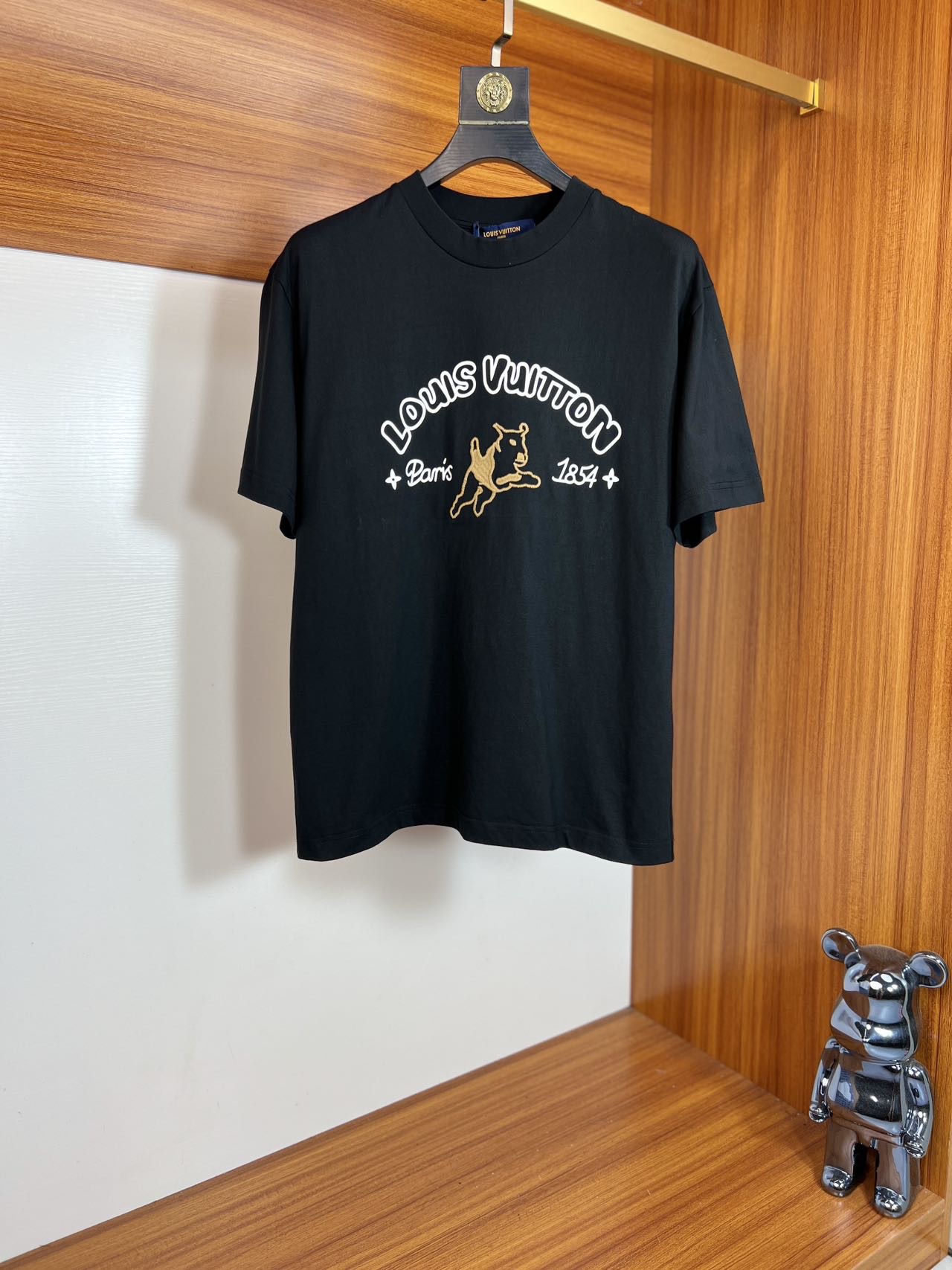 NO:159922,LV/Louis Vuitton New products in spring and summer are available in 2019. Three standards are complete. Round neck short-sleeved T-shirt. Don’t need to introduce too much good products. Look at the details. Counter codes XS-XL,,louis vuitton,louis vuitton,T-shirt,tees,t-shirt,alexander wang19860909LV/路易威登 年春夏新品上新 三标齐全 圆领短袖T恤 好货不用过多介绍 看细节 专柜码数XS-XL,,louis vuitton,louis vuitton,T-shirt,tees，t-shirt,alexander wang,Men's clothing
