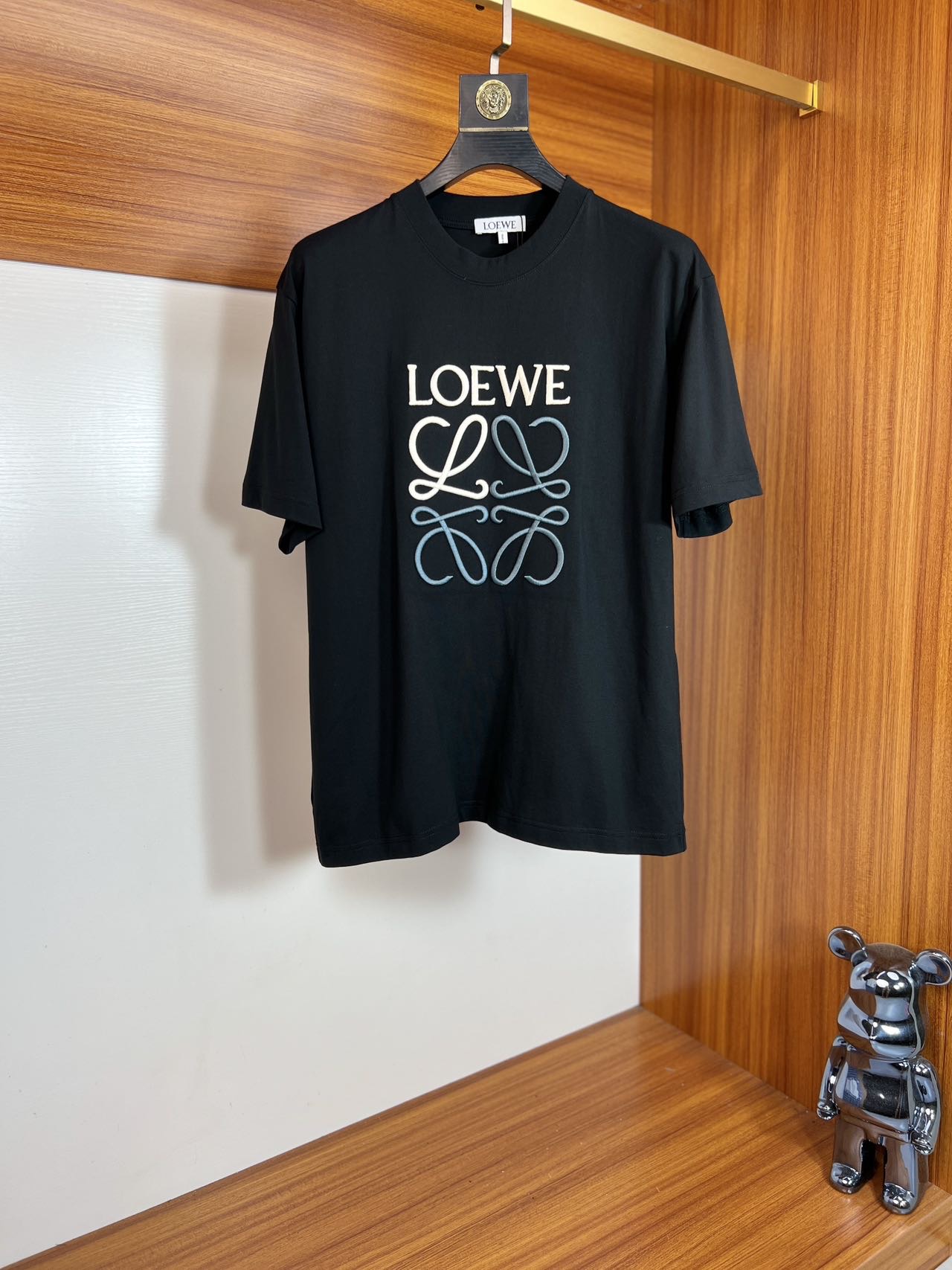 NO:159920,Loewe/Luo Yiwei New products are available in spring and summer, complete three standards, round neck short-sleeved T-shirts, good products do not need to be introduced too much, look at the details, counter code number XS-XL,,loewe,loewe,T-shirt,tees,t-shirt,alexander wang19860909Loewe/罗意威 年春夏新品上新 三标齐全 圆领短袖T恤 好货不用过多介绍 看细节 专柜码数XS-XL,,loewe,loewe,T-shirt,tees，t-shirt,alexander wang,Men's clothing