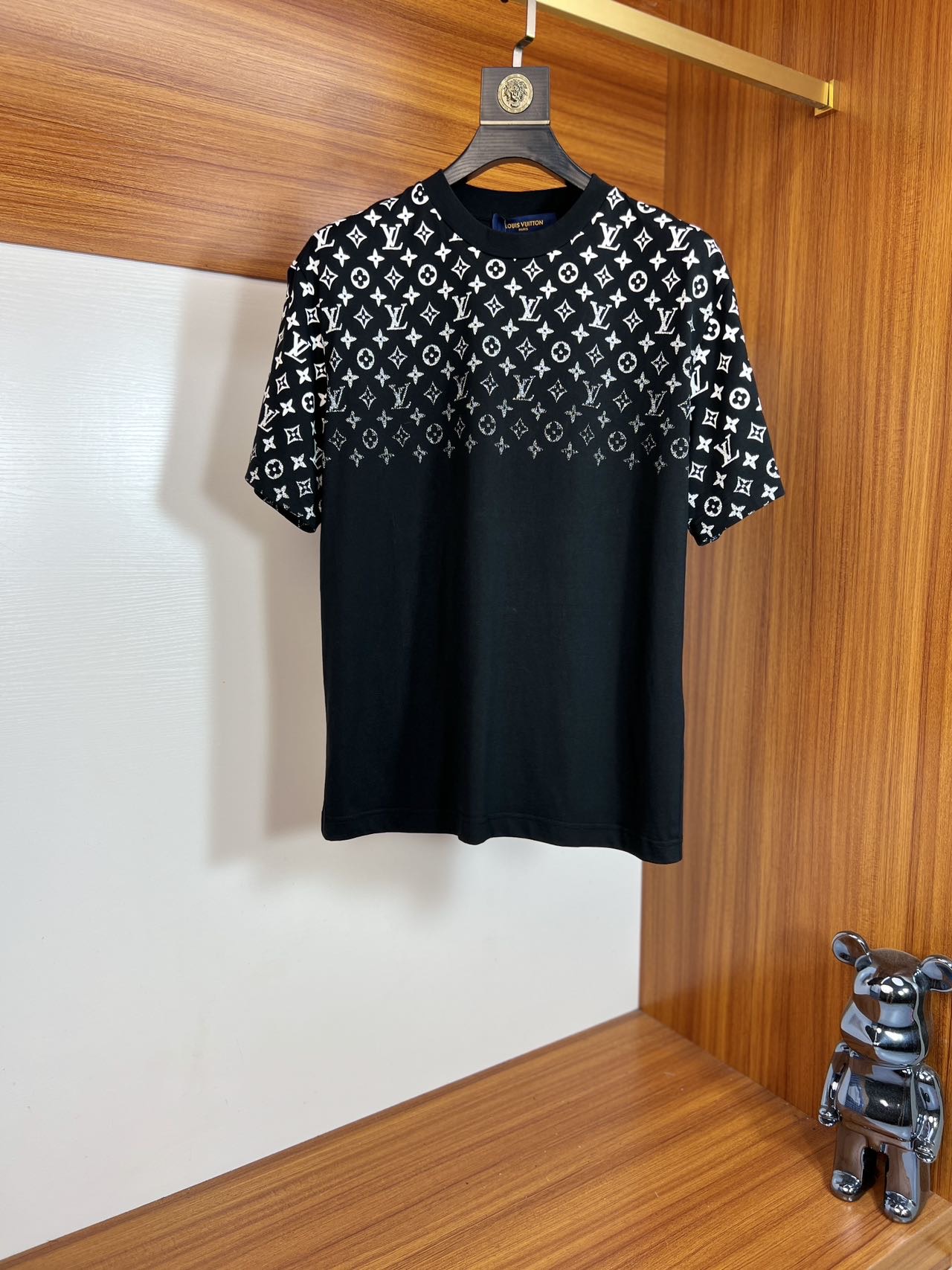 NO:159916,LV/Louis Vuitton New products in spring and summer are available in 2019. Three standards are complete. Round neck short-sleeved T-shirt. Don’t need to introduce too much good products. Look at the details. Counter codes XS-XL,,louis vuitton,louis vuitton,T-shirt,tees,t-shirt,alexander wang19860909LV/路易威登 年春夏新品上新 三标齐全 圆领短袖T恤 好货不用过多介绍 看细节 专柜码数XS-XL,,louis vuitton,louis vuitton,T-shirt,tees，t-shirt,alexander wang,Men's clothing