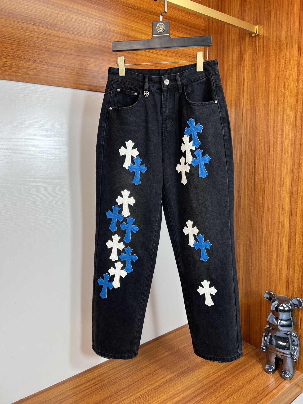NO:161450,Ch/Croxin 2025 spring and summer new products, complete three standards, wide version of jeans, good products, no need to introduce too much, look at the details, counter code number S-xxxl /140 upper body L,,chrome hearts, jeans, alexander wang19860909Ch/克罗心 2025春夏新品 三标齐全 阔版牛仔裤 好货不用过多介绍 看细节 专柜码数S-xxxl /140上身L,,chrome hearts,jeans,alexander wang,Men's clothing