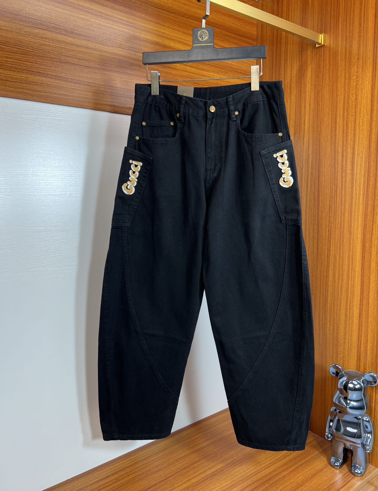 NO:161454,Gucci/Gucci 2025 spring and summer new product, complete three standards, wide version of jeans, good products, no need to introduce too much, look at the details, counter number 28-38 /140 upper body 32,,gucci,jeans,alexander wang19860909Gucci/古奇 2025春夏新品 三标齐全 阔版牛仔裤 好货不用过多介绍 看细节 专柜码数28-38 /140上身32,,gucci,jeans,alexander wang,Men's clothing