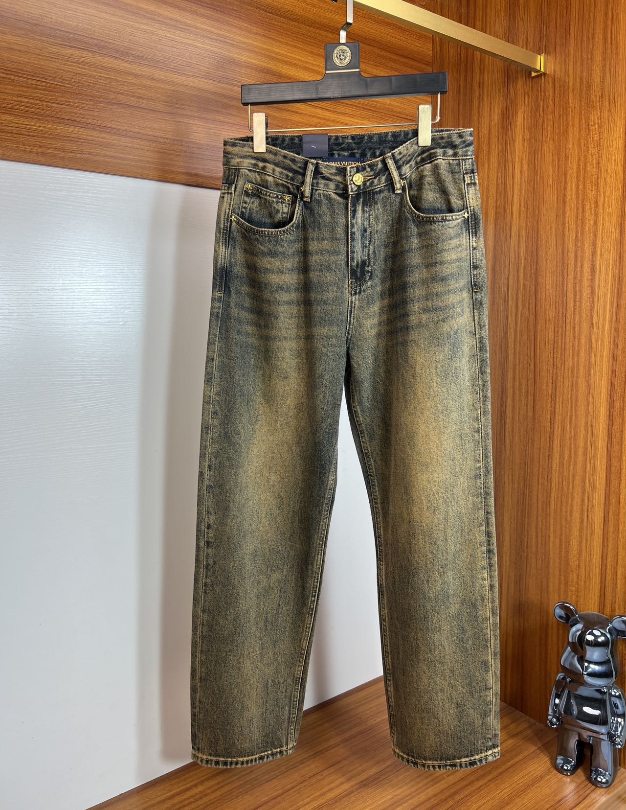 NO:161477,LV/Louis Vuitton 2025 Spring and Summer New Products, Complete Three Standards, Wide Edition Jeans, Good Products, Don't need to introduce too much, Look at the details, Counter codes 28-38 / 140 upper body 32,,louis vuitton,louis vuitton,jeans,alexander wang19860909LV/路易威登 2025春夏新品 三标齐全 阔版牛仔裤 好货不用过多介绍 看细节 专柜码数28-38 /140上身32,,louis vuitton,louis vuitton,jeans,alexander wang,Men's clothing