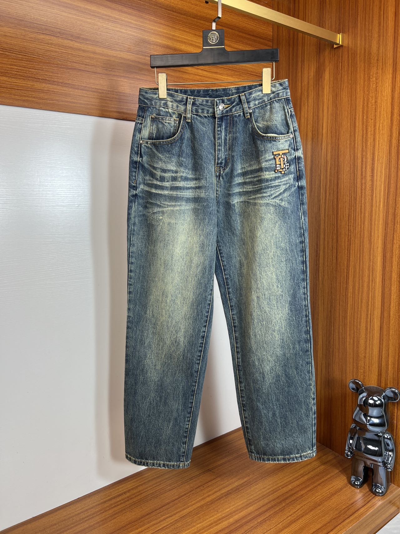 NO:161459,Burberry/Burberry 2025 Spring and Summer New Products, Complete Three Standards, Wide Edition Jeans, Good Products, Don’t need to introduce too much, Look at the details, Counter code 28-38 / 140 upper body 32,,burberry,burberry,jeans,alexander wang19860909Burberry/巴宝莉 2025春夏新品 三标齐全 阔版牛仔裤 好货不用过多介绍 看细节 专柜码数28-38 /140上身32,,burberry,burberry,jeans,alexander wang,Men's clothing